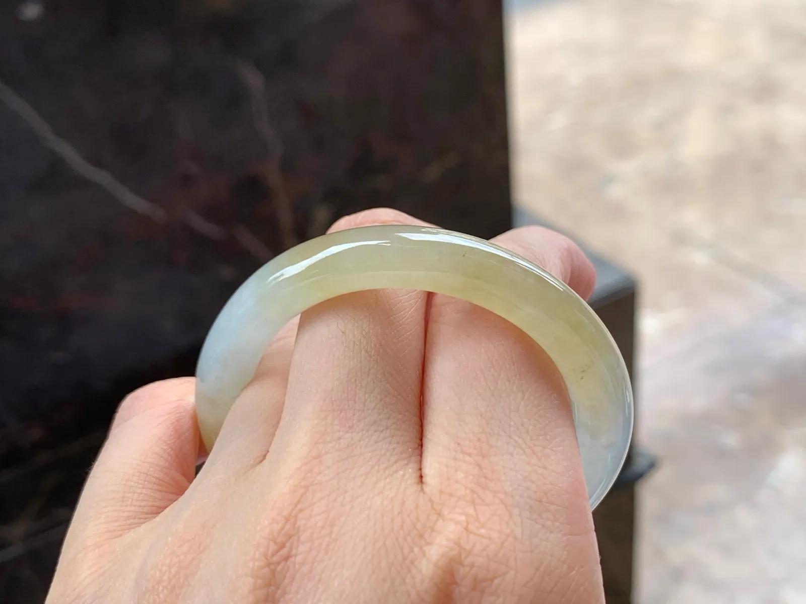 冰黄细圆条贵妃镯，种好水足，52/9/7.8mm