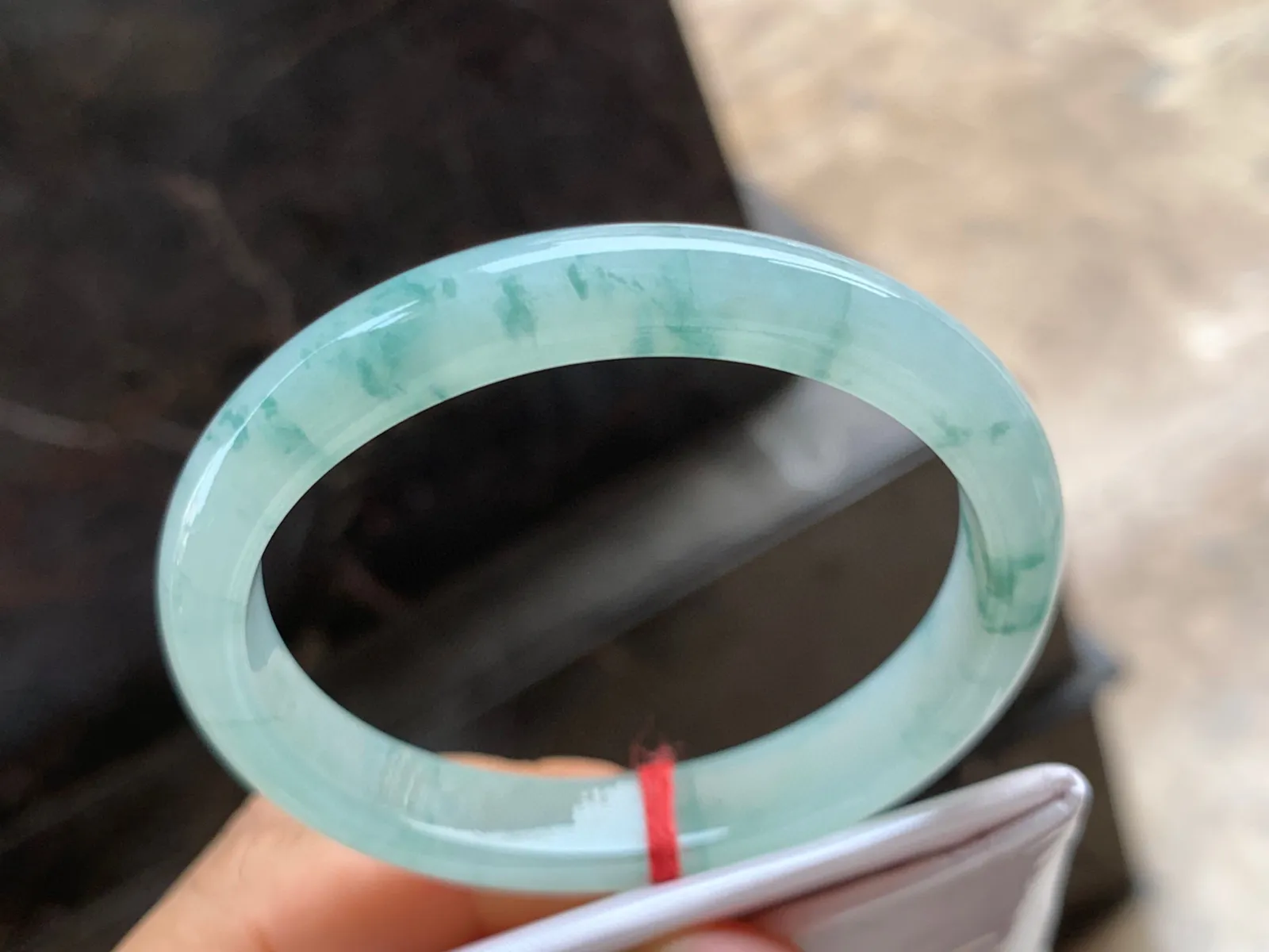 54-9.5-6.5mm
冰种飘花贵妃手镯 水润清爽 正圈52可戴
