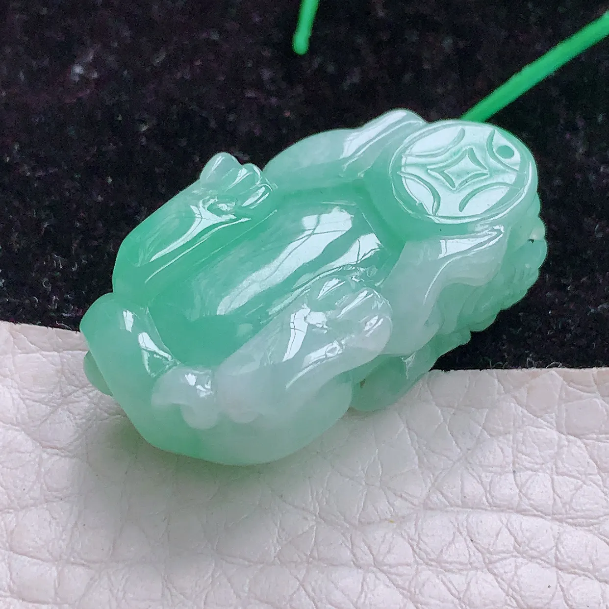 实拍x54 缅甸翡翠A货冰满绿饱满招财貔貅 玉皮休玉吊坠 玉挂件33.8*18.2*13.2mm