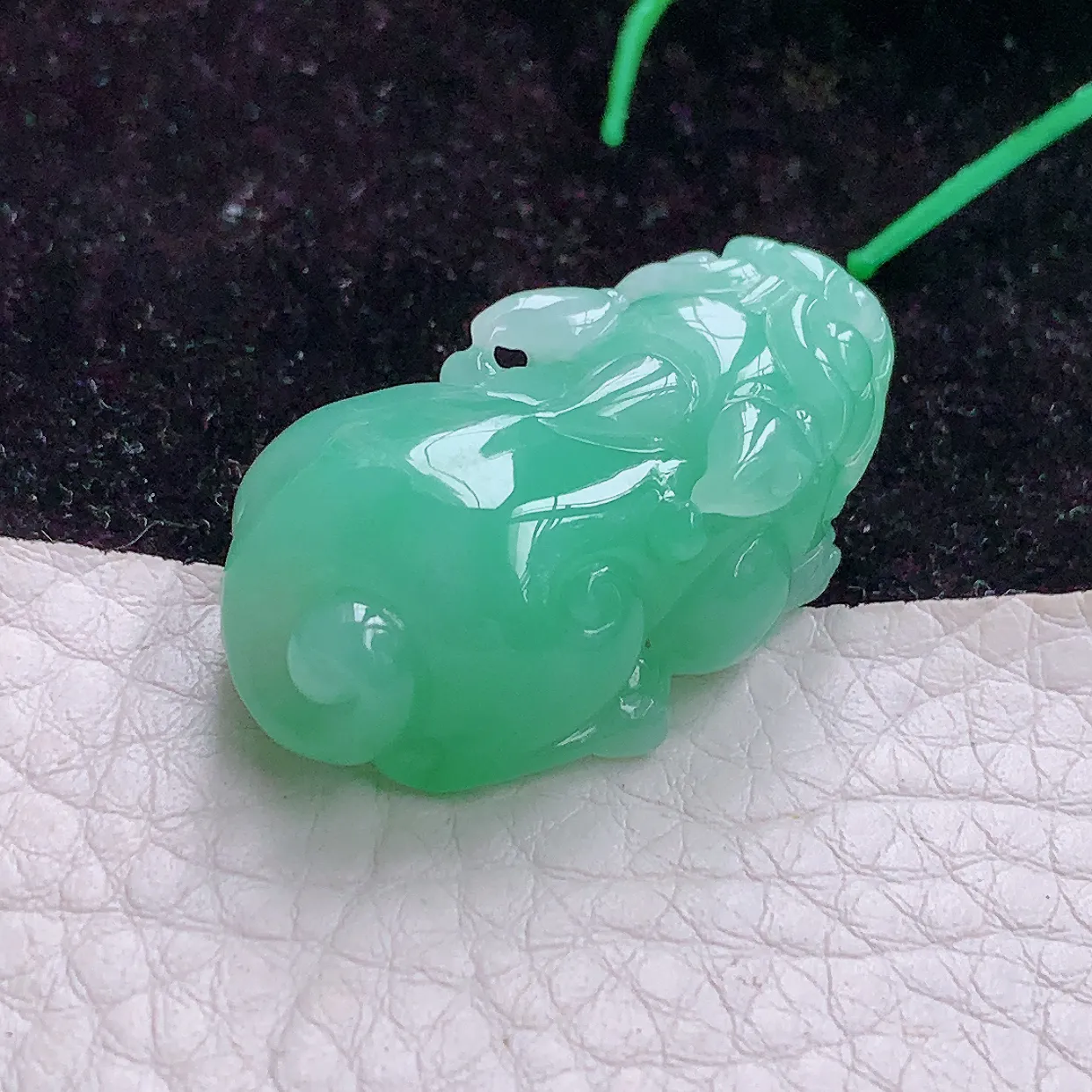 实拍x54 缅甸翡翠A货冰满绿饱满招财貔貅 玉皮休玉吊坠 玉挂件33.8*18.2*13.2mm