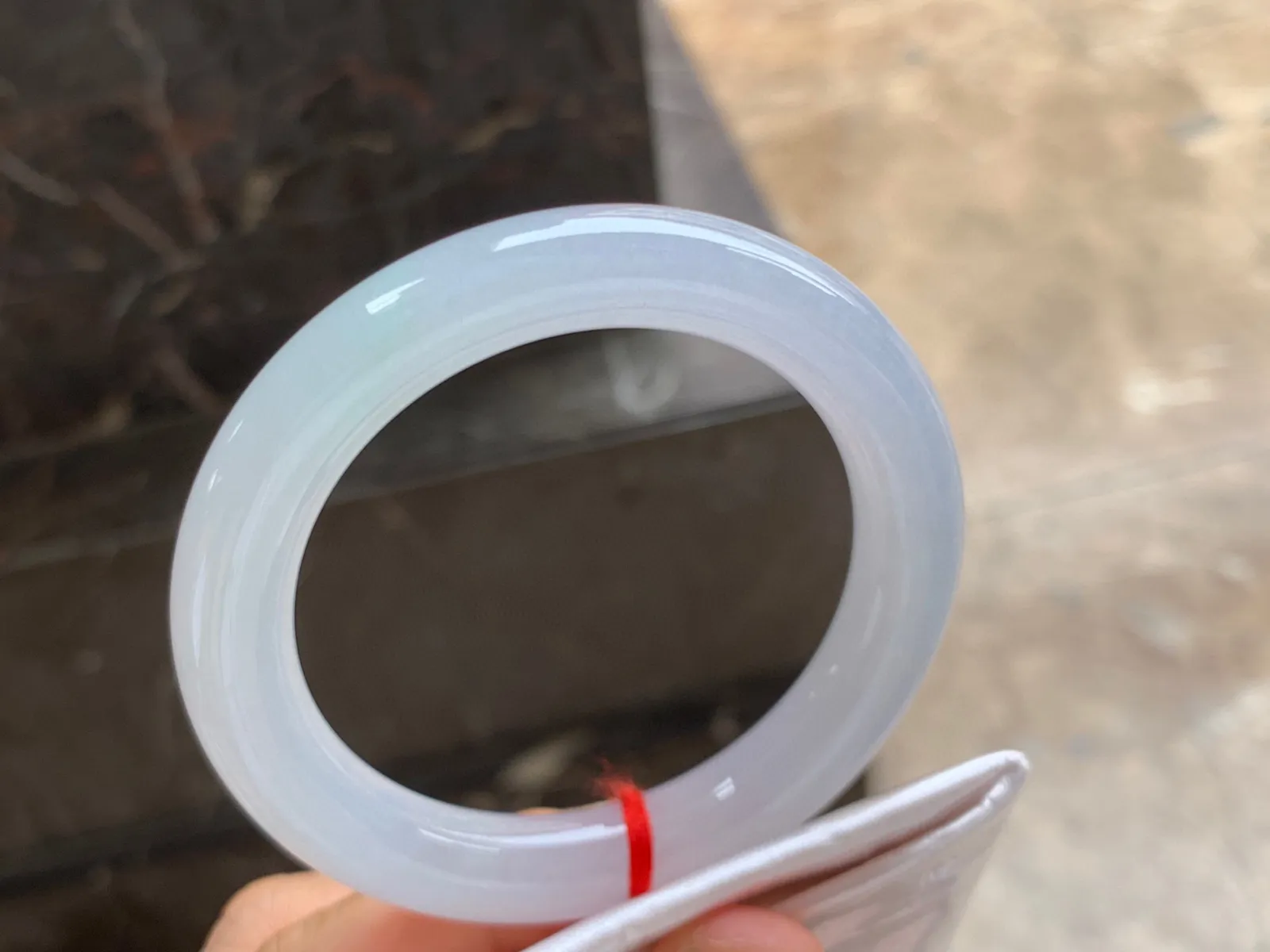 52-10mm
冰种圆条手镯 水润清新 上手秀气精致