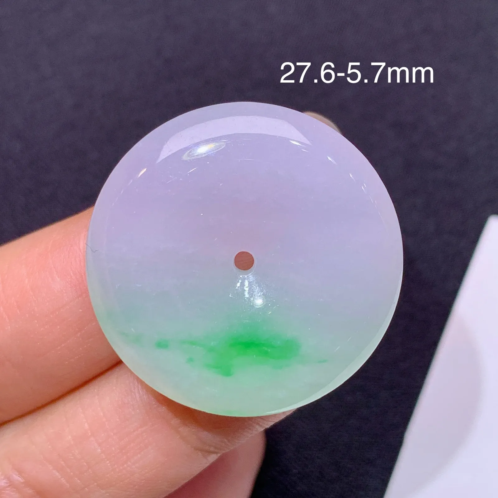 冰飘绿平安扣，冰润色阳，玉质细腻，种水足 尺寸27.6*5.7