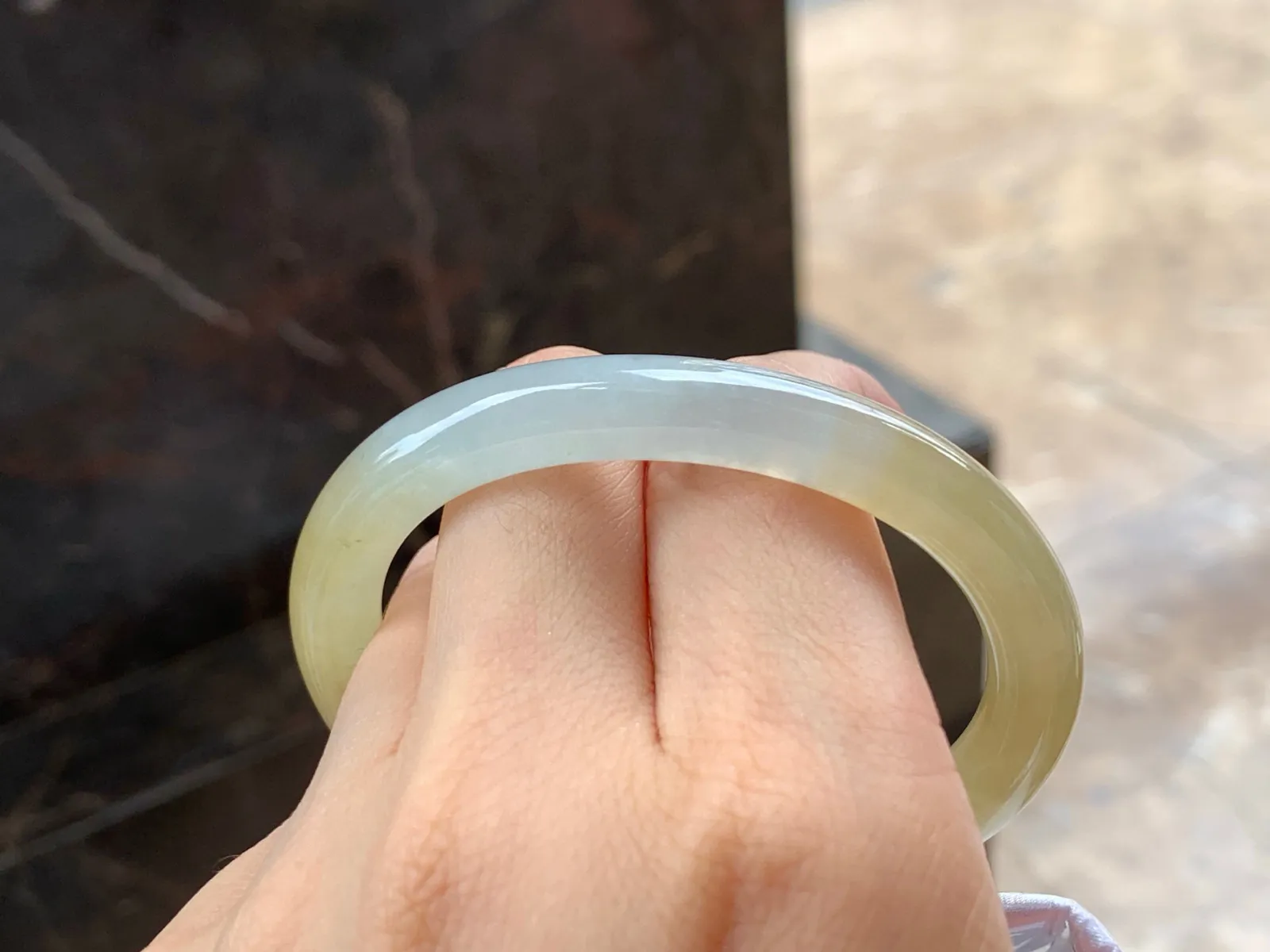 冰黄细圆条贵妃镯，种好水足，52/9/7.8mm