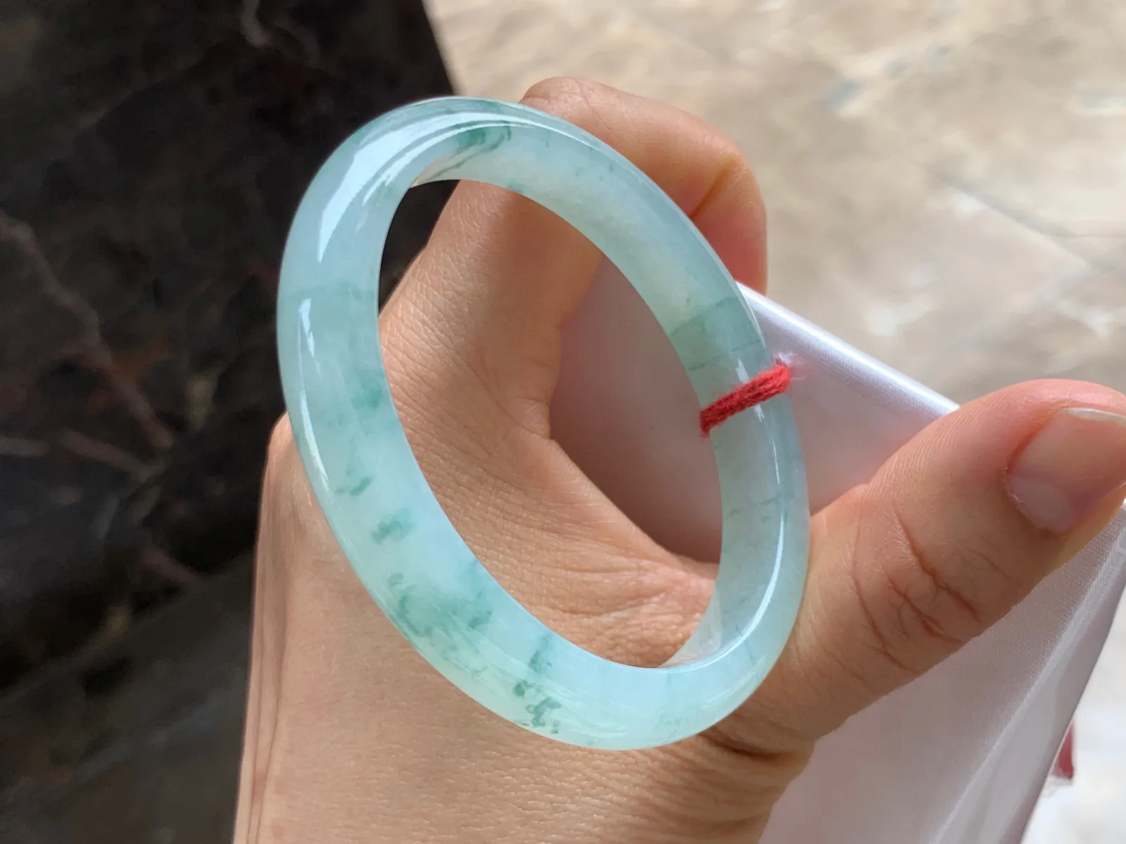 54-9.5-6.5mm
冰种飘花贵妃手镯 水润清爽 正圈52可戴