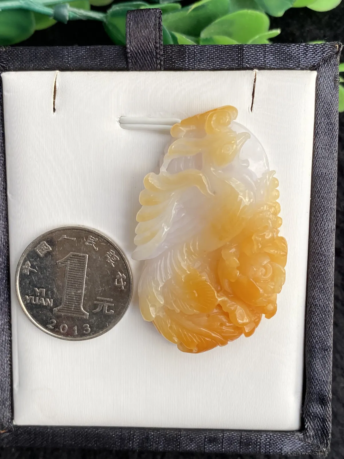 推荐【黄翡凤凰‍】百鸟朝凤，凤凰于飞，鸡油黄带淡淡的紫，水润，种老，品相佳，望女成凤，给孩子的成人礼是很不错的选择与期望，超值～～