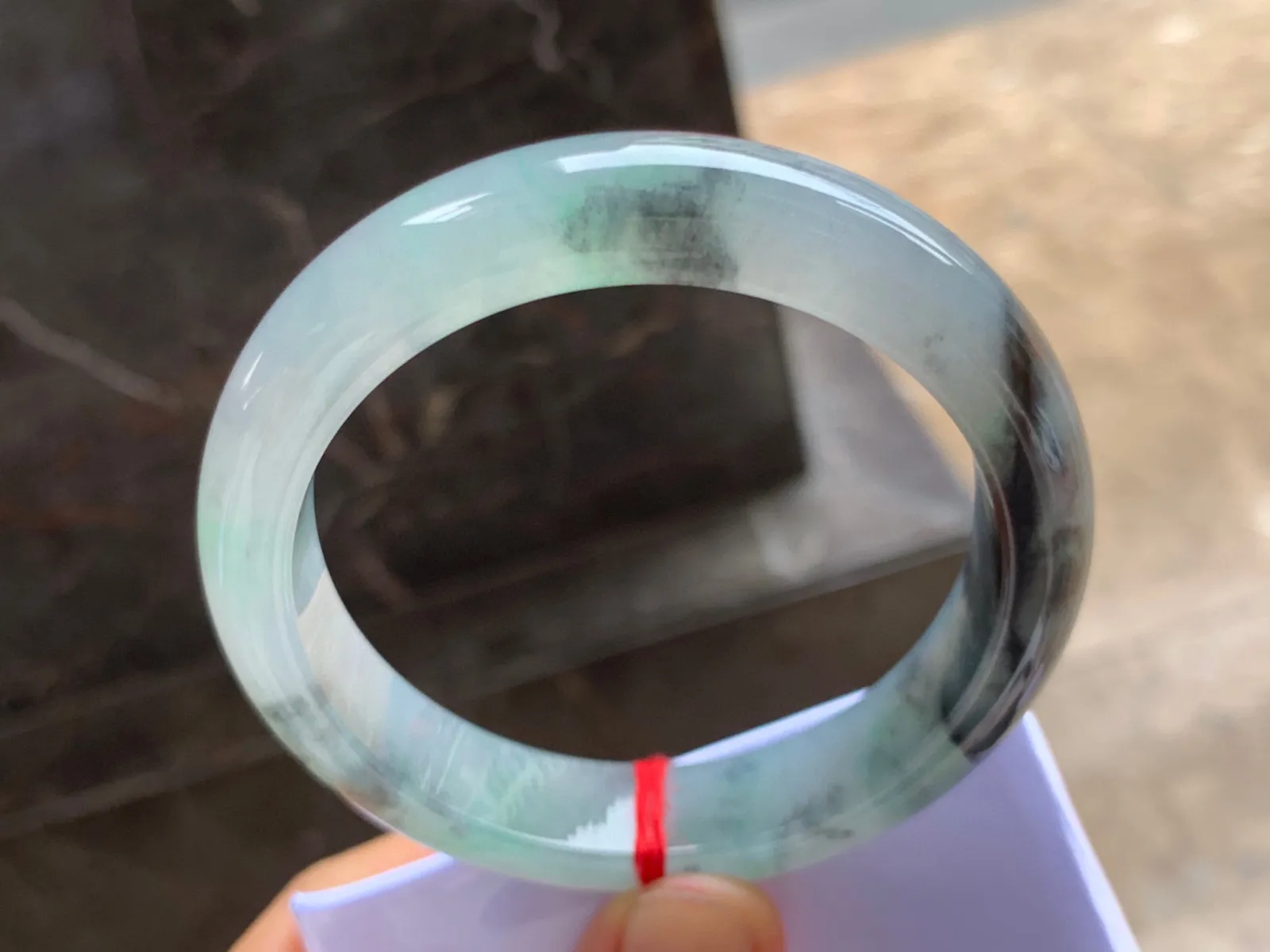 58-13-8.5mm
冰种乌鸡飘花手镯 水润冰透 特色镯气质