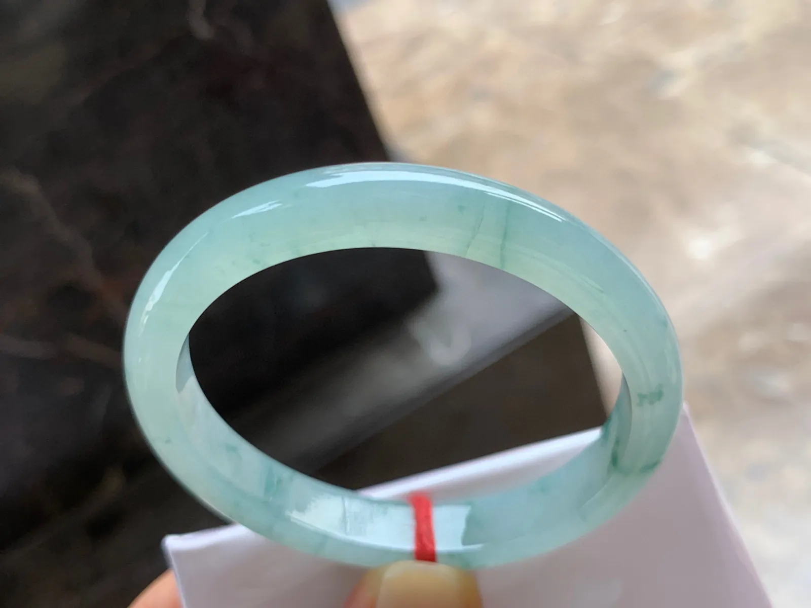 54-9.5-6.5mm
冰种飘花贵妃手镯 水润清爽 正圈52可戴