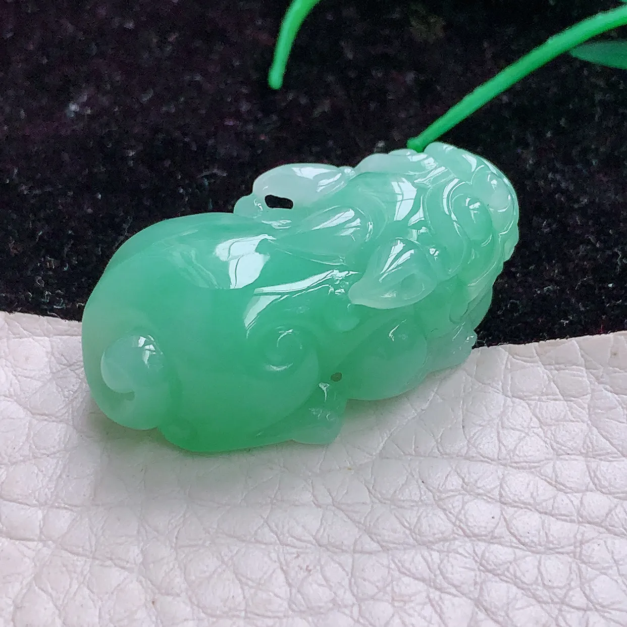 实拍x54 缅甸翡翠A货冰满绿饱满招财貔貅 玉皮休玉吊坠 玉挂件33.8*18.2*13.2mm