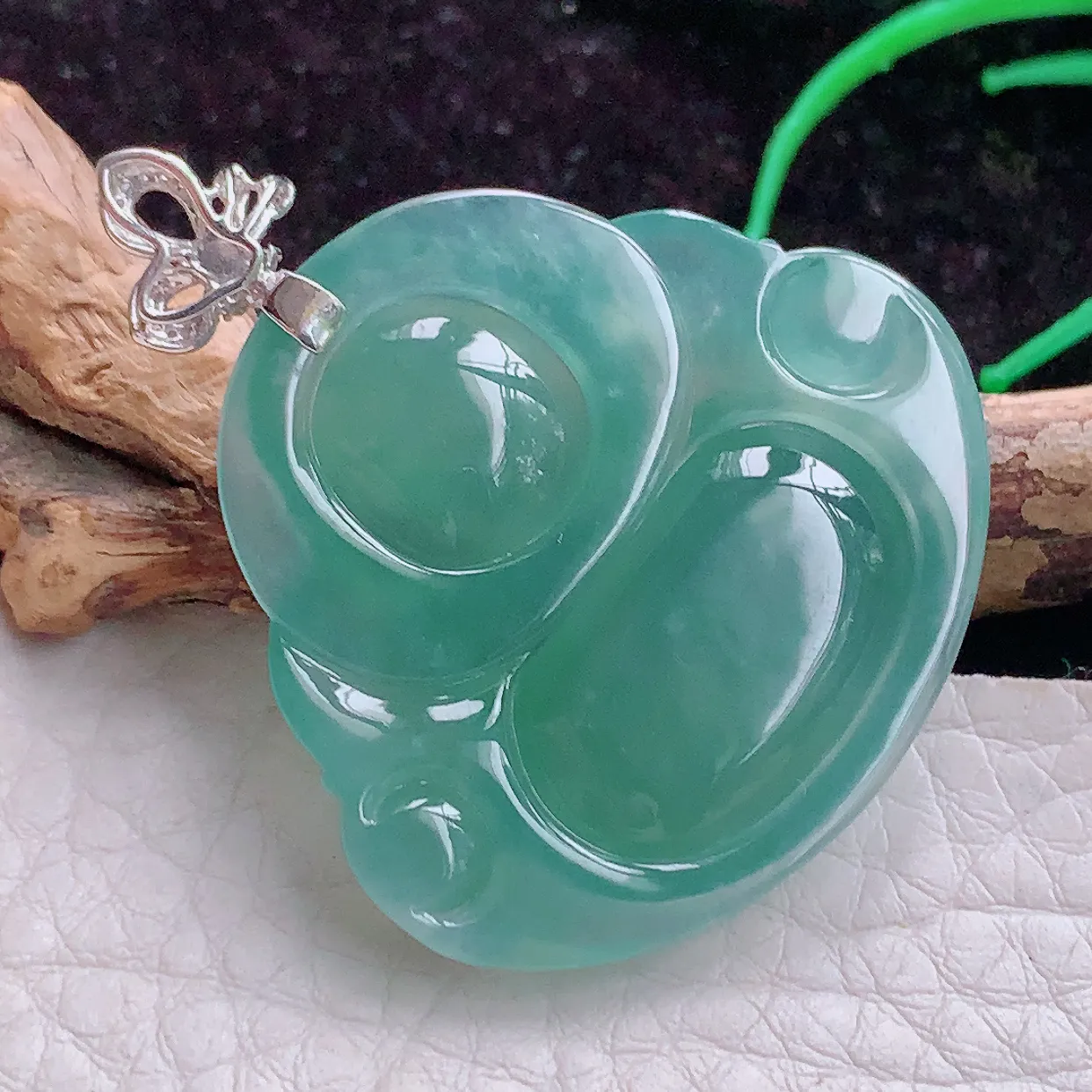 实拍bzb 18k金镶嵌缅甸翡翠A货冰蓝饱满开心佛 玉佛玉吊坠 玉挂件41*34.3*6.8mm