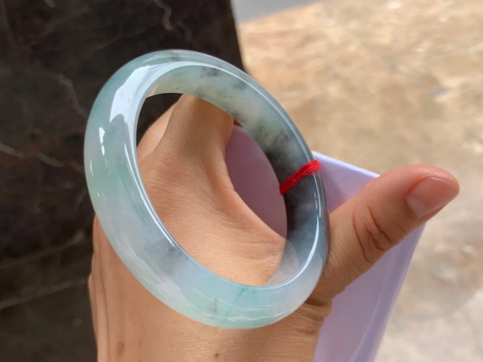 58-13-8.5mm
冰种乌鸡飘花手镯 水润冰透 特色镯气质