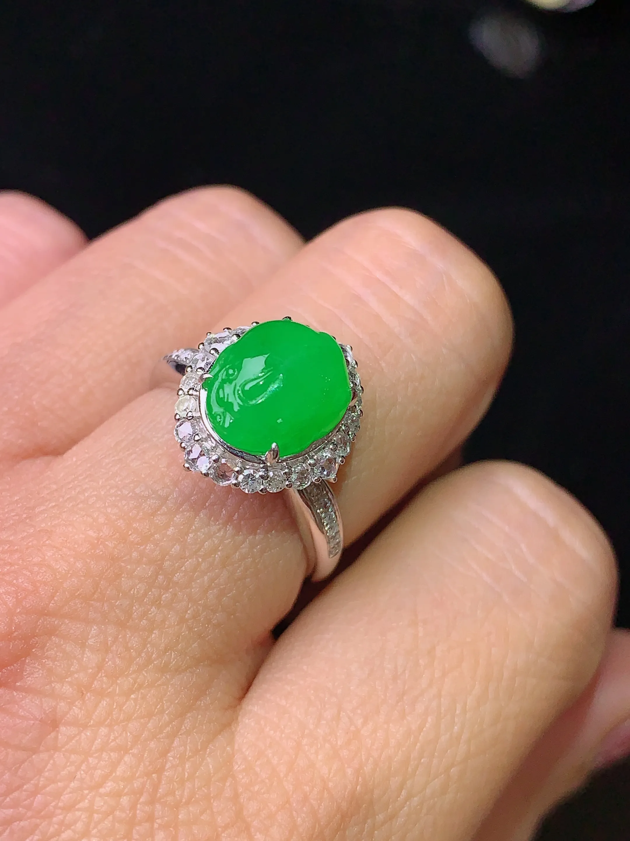 18k金钻镶嵌翠绿貔貅戒指 玉质细腻 色泽清新艳丽 圈口14.5 整体尺寸14.6*12.8*9.8