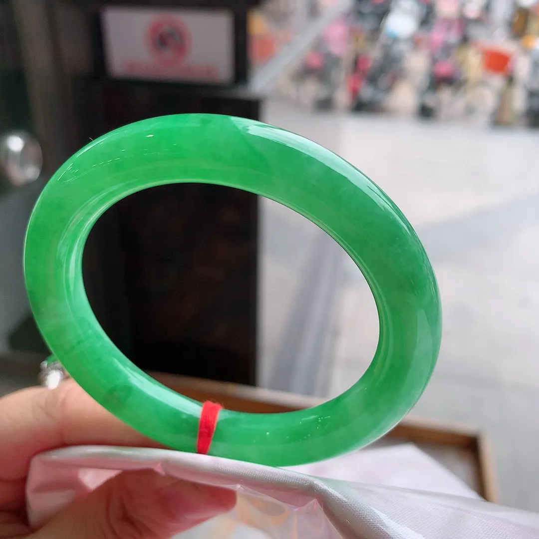 圆条满色冰阳绿 无瑕 尺寸:55.3/10.6/9.7阳绿