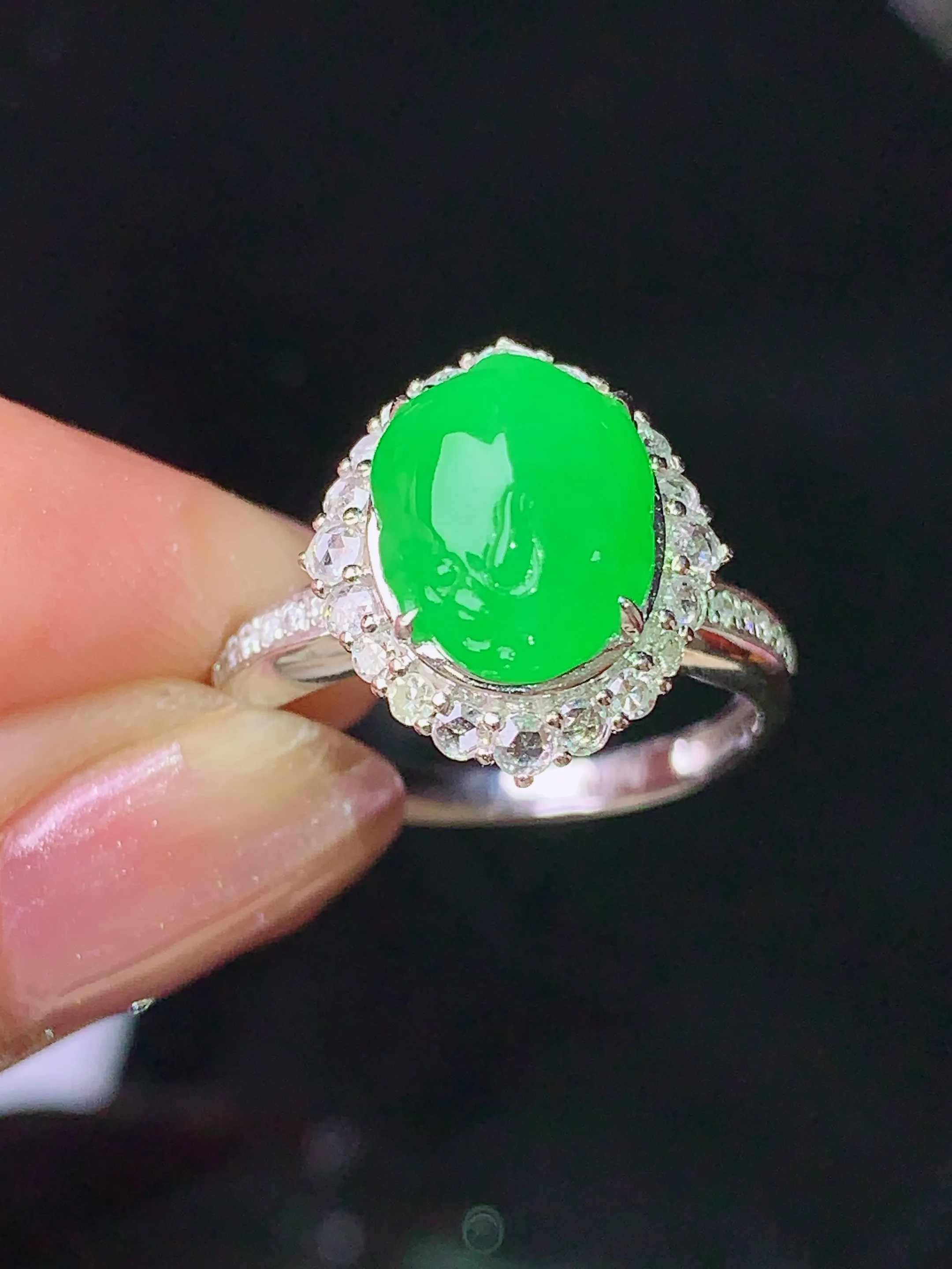 18k金钻镶嵌翠绿貔貅戒指 玉质细腻 色泽清新艳丽 圈口14.5 整体尺寸14.6*12.8*9.8