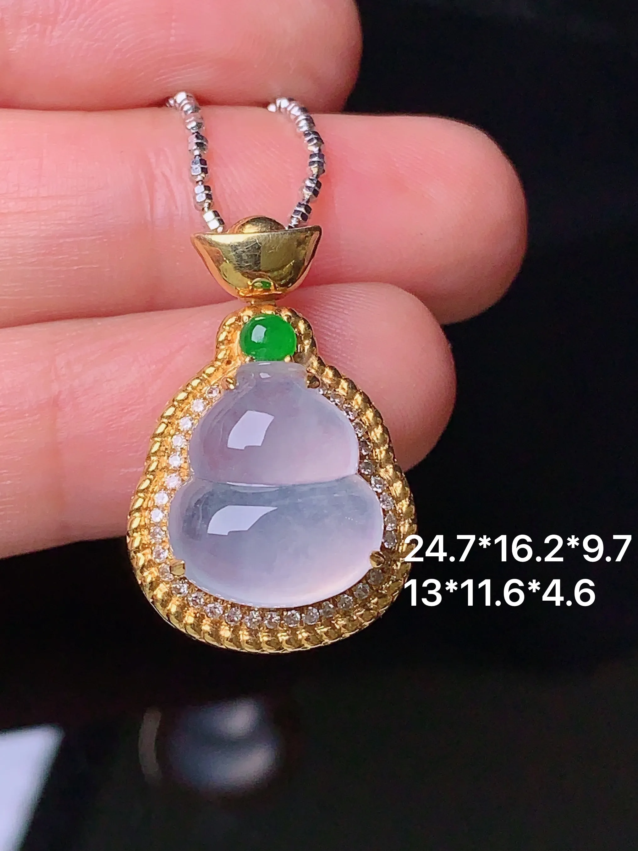 18k金钻镶嵌冰种葫芦吊坠 玉质细腻 色泽清新艳丽 整体尺寸24.7*16.2*9.7