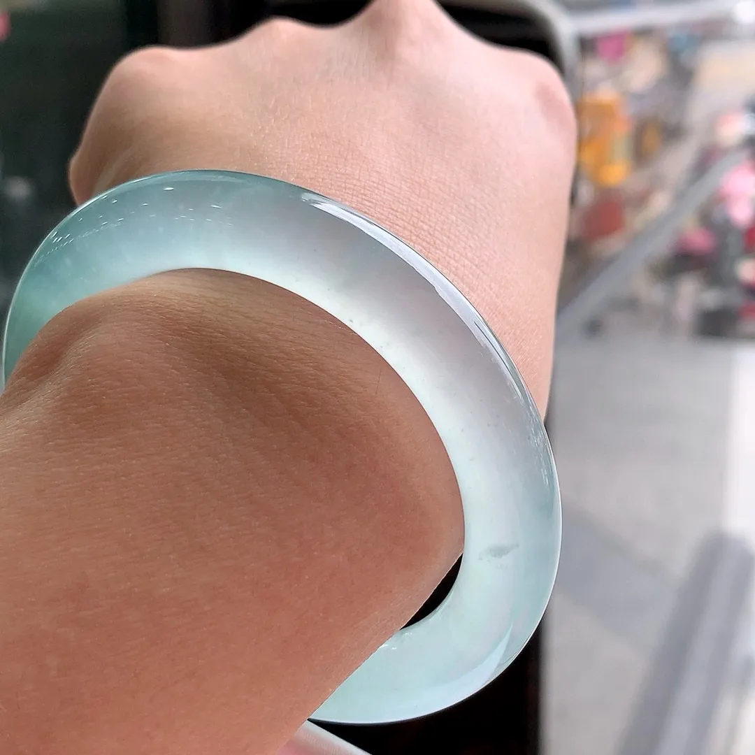 圆条老坑玻璃种 无瑕 尺寸:53.6/10.1/10.4 起刚光 质量货