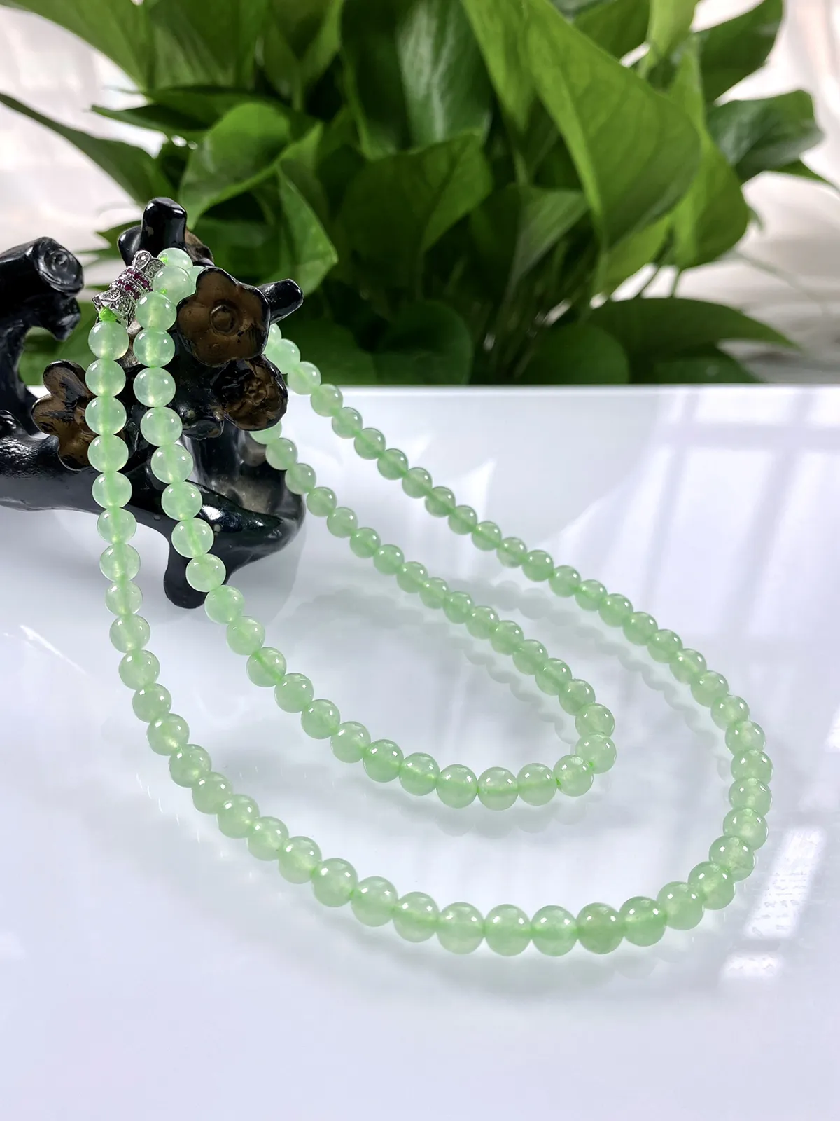 缅甸天然翡翠A货，卡5.9高冰种起光起胶晴水圆珠项链，尺寸：5.9mm/100颗，长度560mm，重量：33.56g