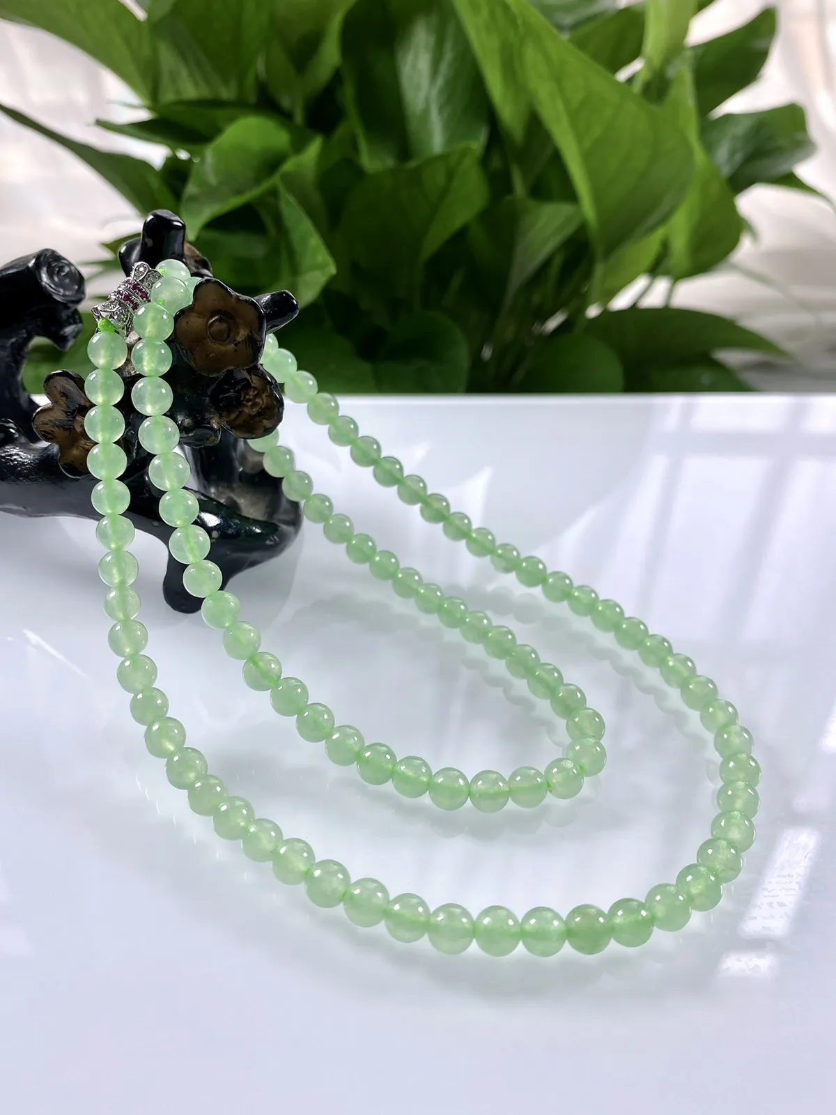 缅甸天然翡翠A货，卡5.9高冰种起光起胶晴水圆珠项链，尺寸：5.9mm/100颗，长度560mm，重量：33.56g