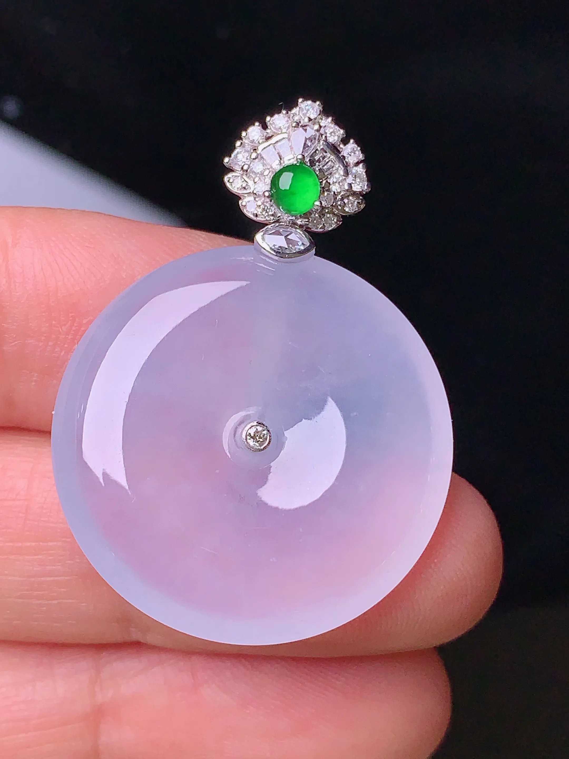 18k金钻镶嵌冰种平安扣吊坠 玉质细腻 色泽清新艳丽 整体尺寸34*24.7*4.8