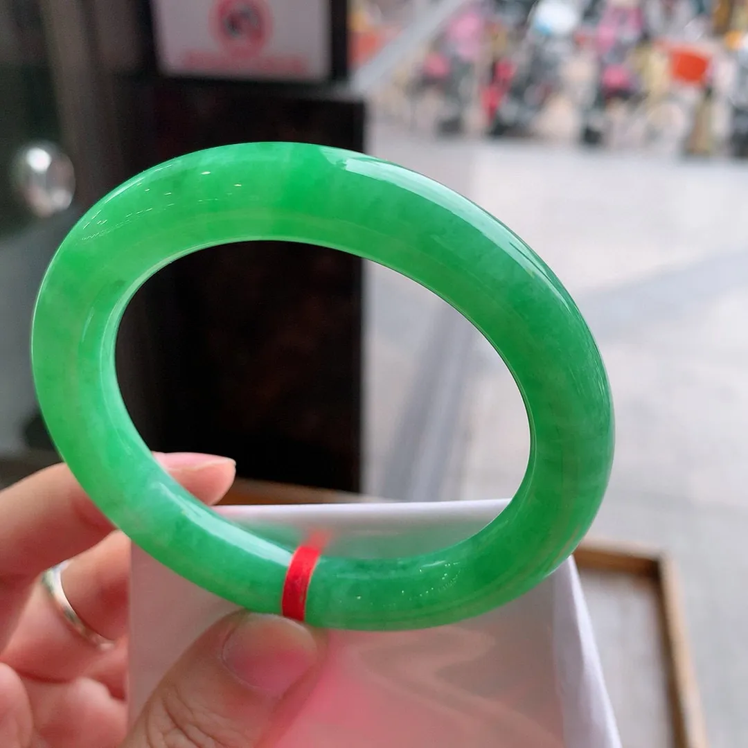 圆条满色冰阳绿 无瑕 尺寸:55.3/10.6/9.7阳绿