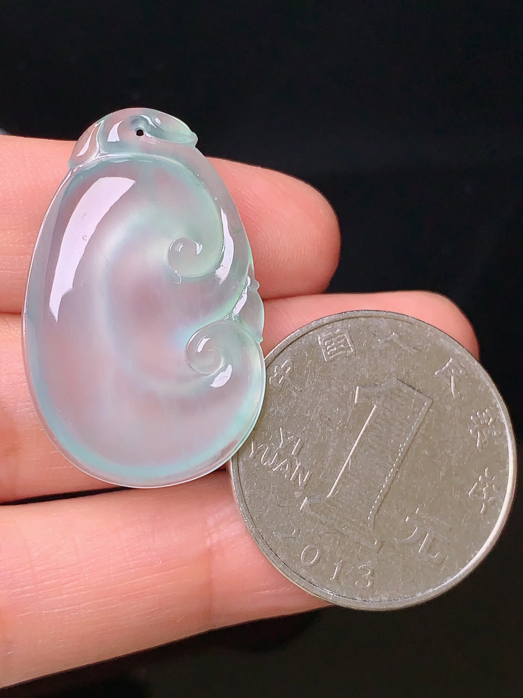 冰种如意吊坠 玉质细腻 色泽清新艳丽 整体尺寸30.6*19.6*5.6