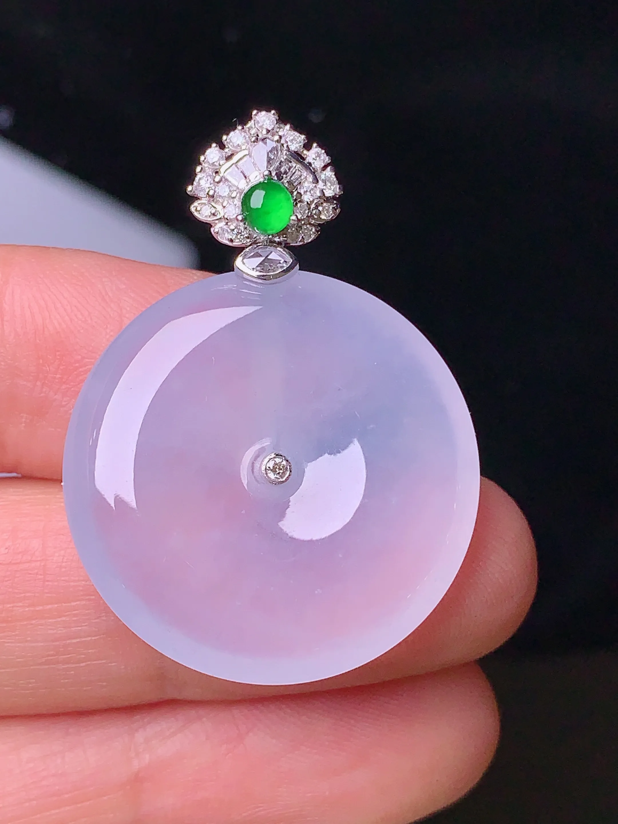 18k金钻镶嵌冰种平安扣吊坠 玉质细腻 色泽清新艳丽 整体尺寸34*24.7*4.8