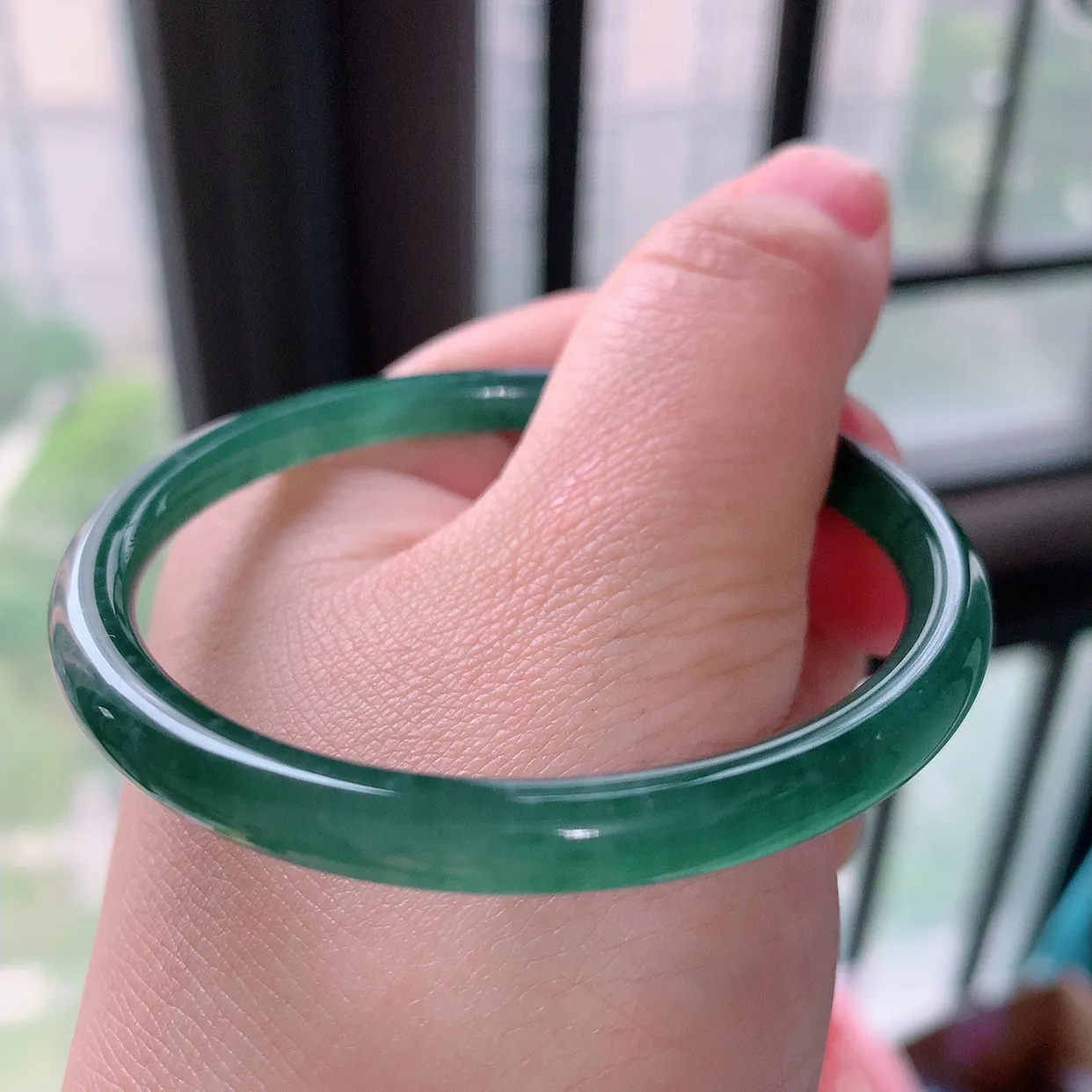 52圈口 冰胶雪花棉圆条手镯，自然光实拍，天然翡翠  底子细腻  种老肉细  上手大气上档次！#00