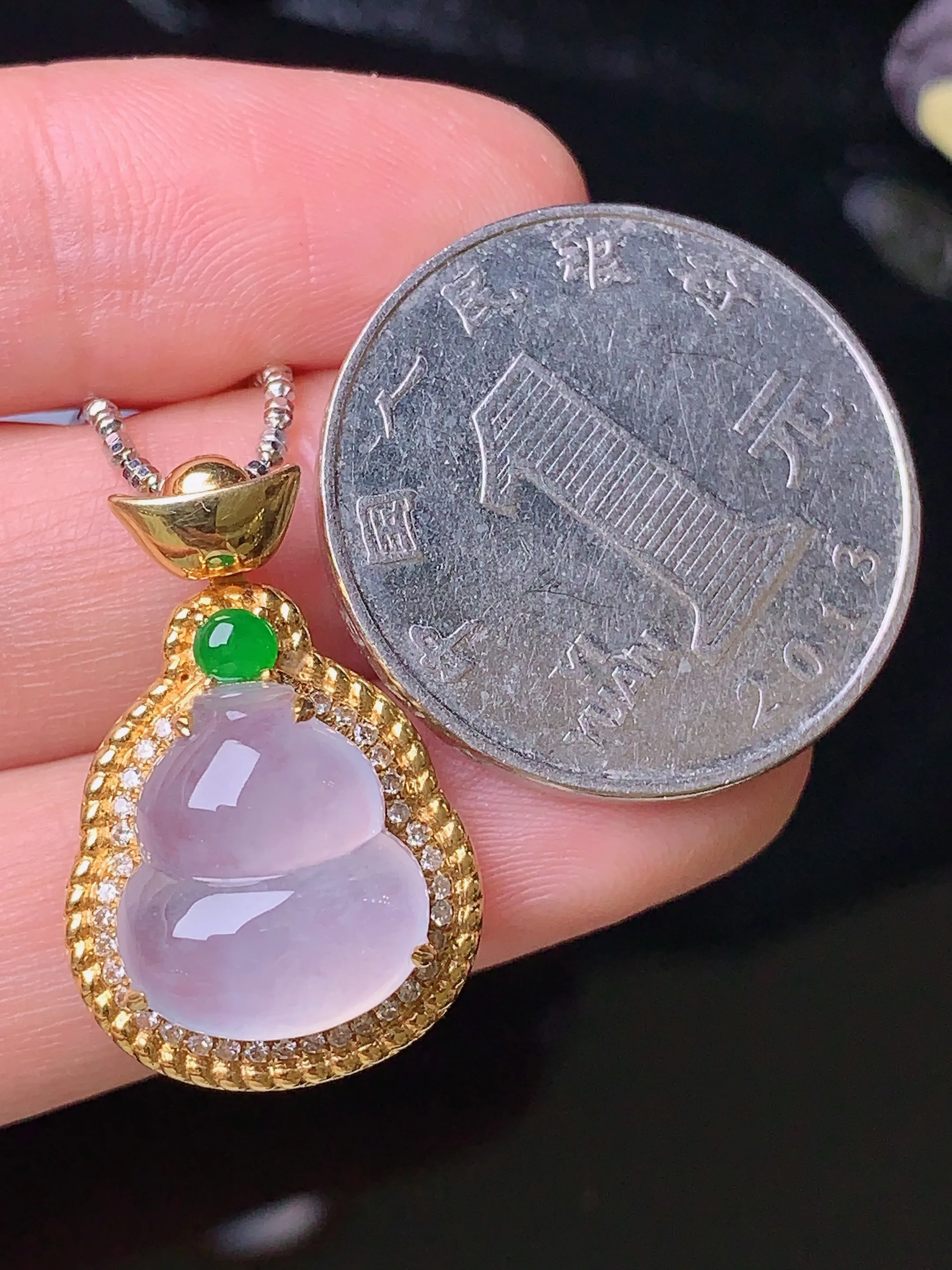 18k金钻镶嵌冰种葫芦吊坠 玉质细腻 色泽清新艳丽 整体尺寸24.7*16.2*9.7