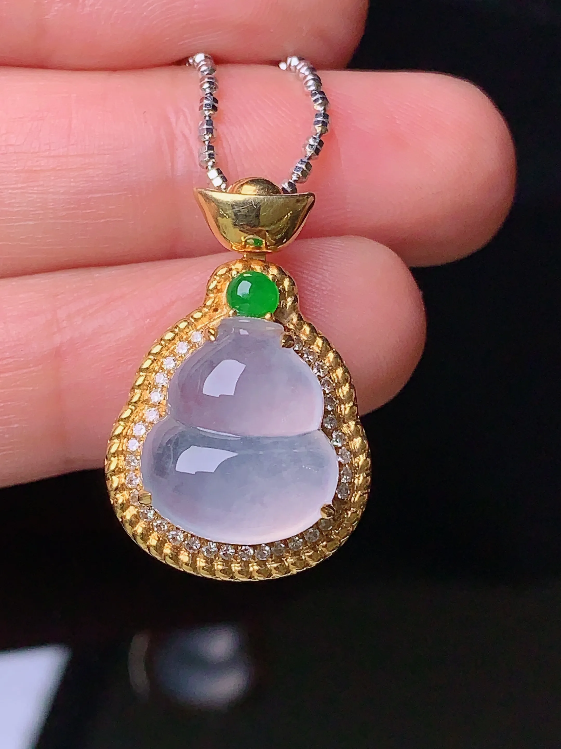18k金钻镶嵌冰种葫芦吊坠 玉质细腻 色泽清新艳丽 整体尺寸24.7*16.2*9.7