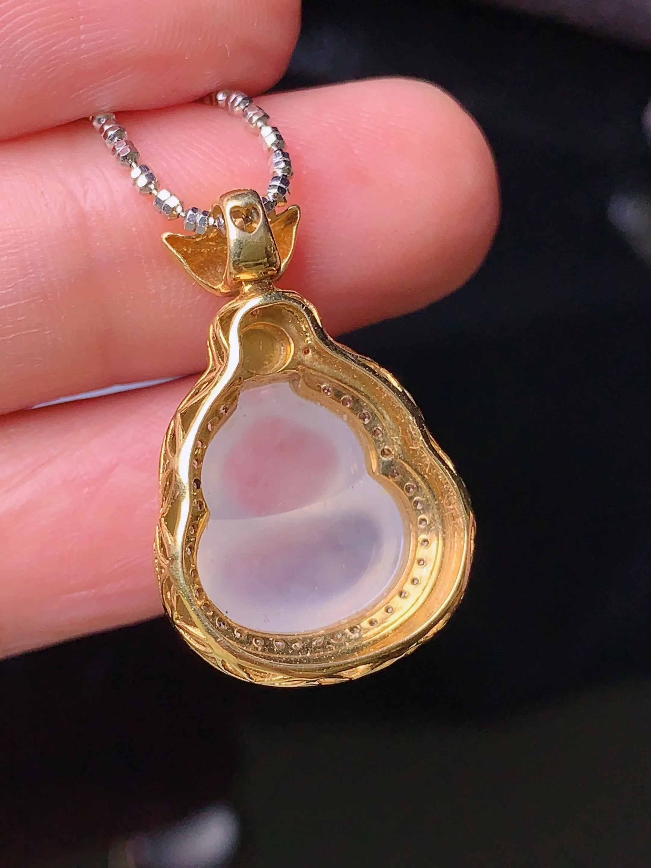 18k金钻镶嵌冰种葫芦吊坠 玉质细腻 色泽清新艳丽 整体尺寸24.7*16.2*9.7