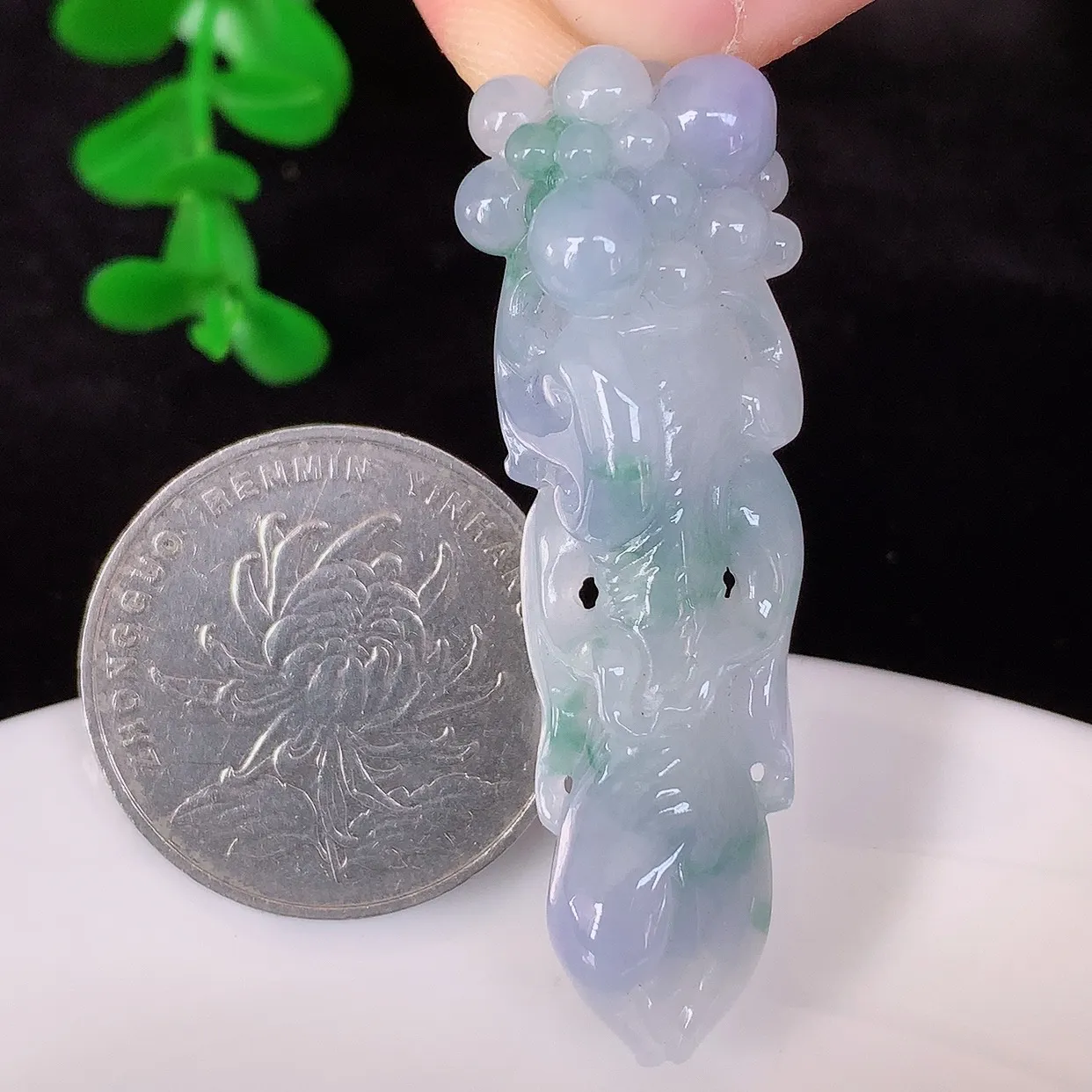 自然光实拍，冰润冰糯种春彩翡翠人生如意吊坠，种老水足，翠色灵动，寓意美好， 佩戴时尚出众！#89.15