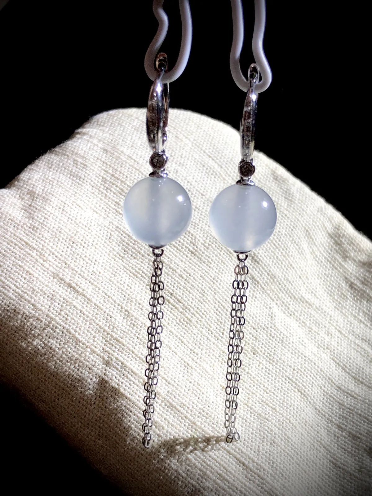 白冰珠子耳坠，直径9.8mm，
18K金，南非钻
