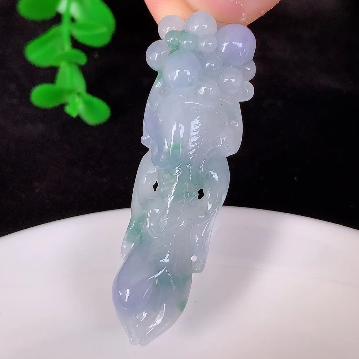 自然光实拍，冰润冰糯种春彩翡翠人生如意吊坠，种老水足，翠色灵动，寓意美好， 佩戴时尚出众！#89.15