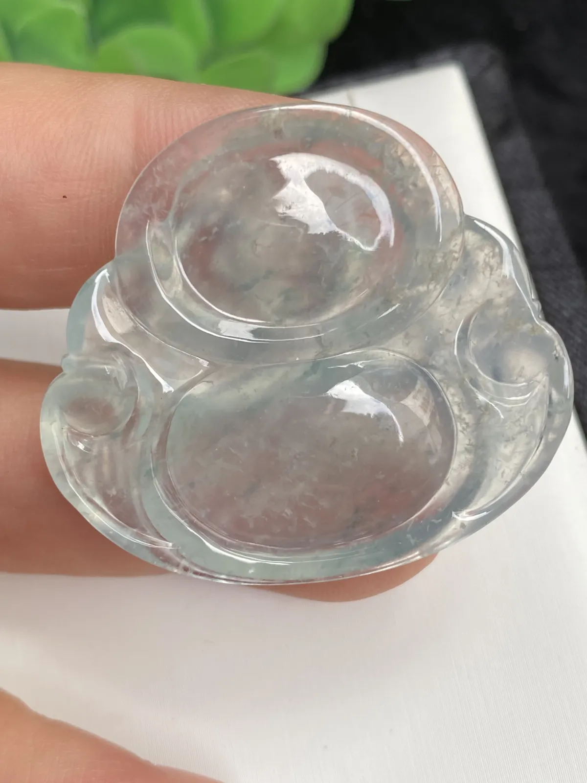 推荐【高冰飘花观音】飘雪花️棉，无纹裂，飘蓝花，水润极其冰透，细腻，种老起刚，实物比图片美太多，超值～～