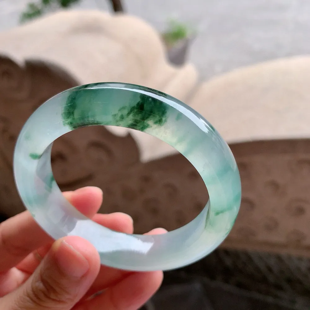 正圈玻璃种飘花  内圈一丝小纹 不影响  尺寸:55.2/13.3/9.2 荧光闪闪 起刚光 高品质