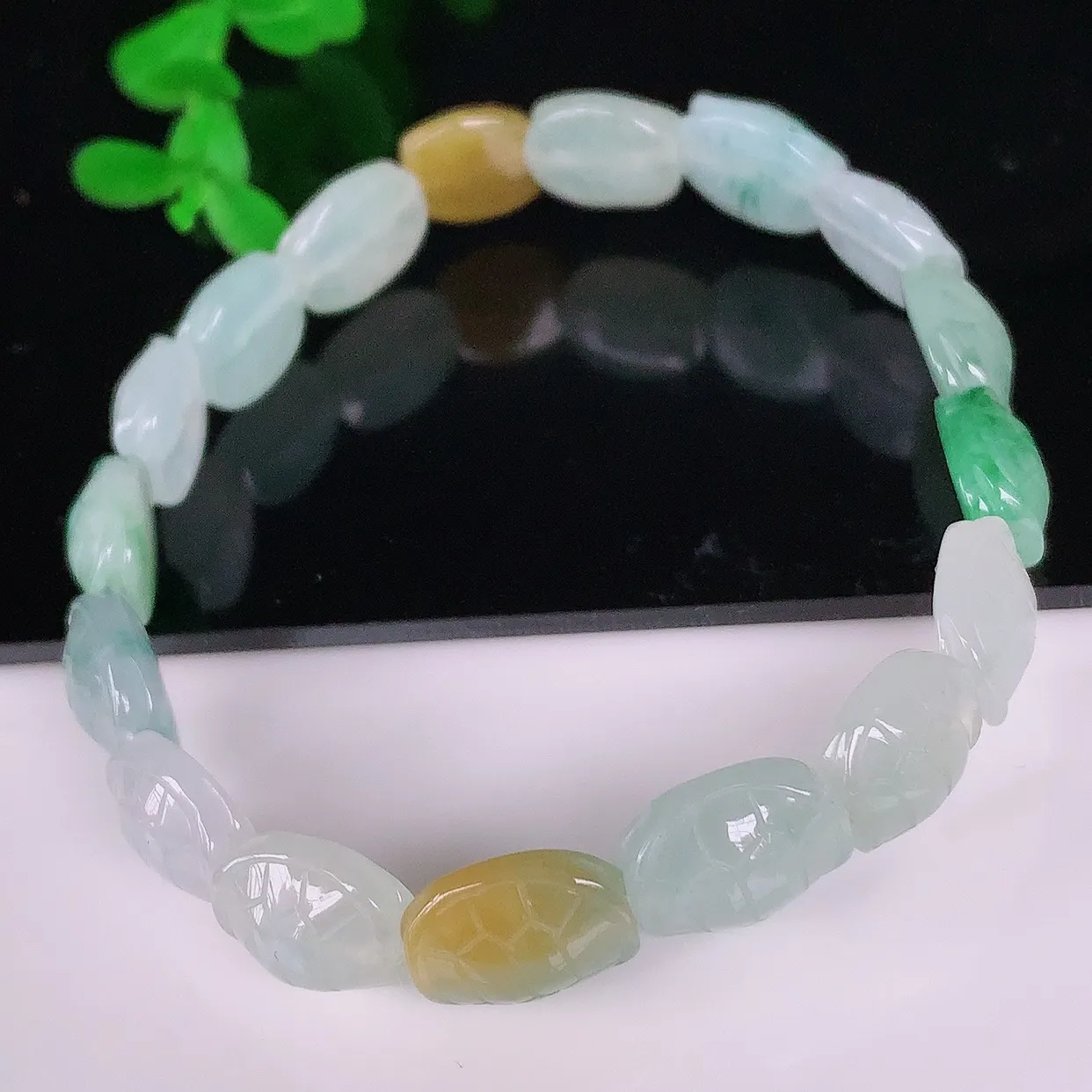 自然光实拍，冰润冰种三彩翡翠龟壳手串手链，富甲一方，种老水足，冰清玉润  颜色漂亮  #46.17取一尺寸12*10.5*5.5mm