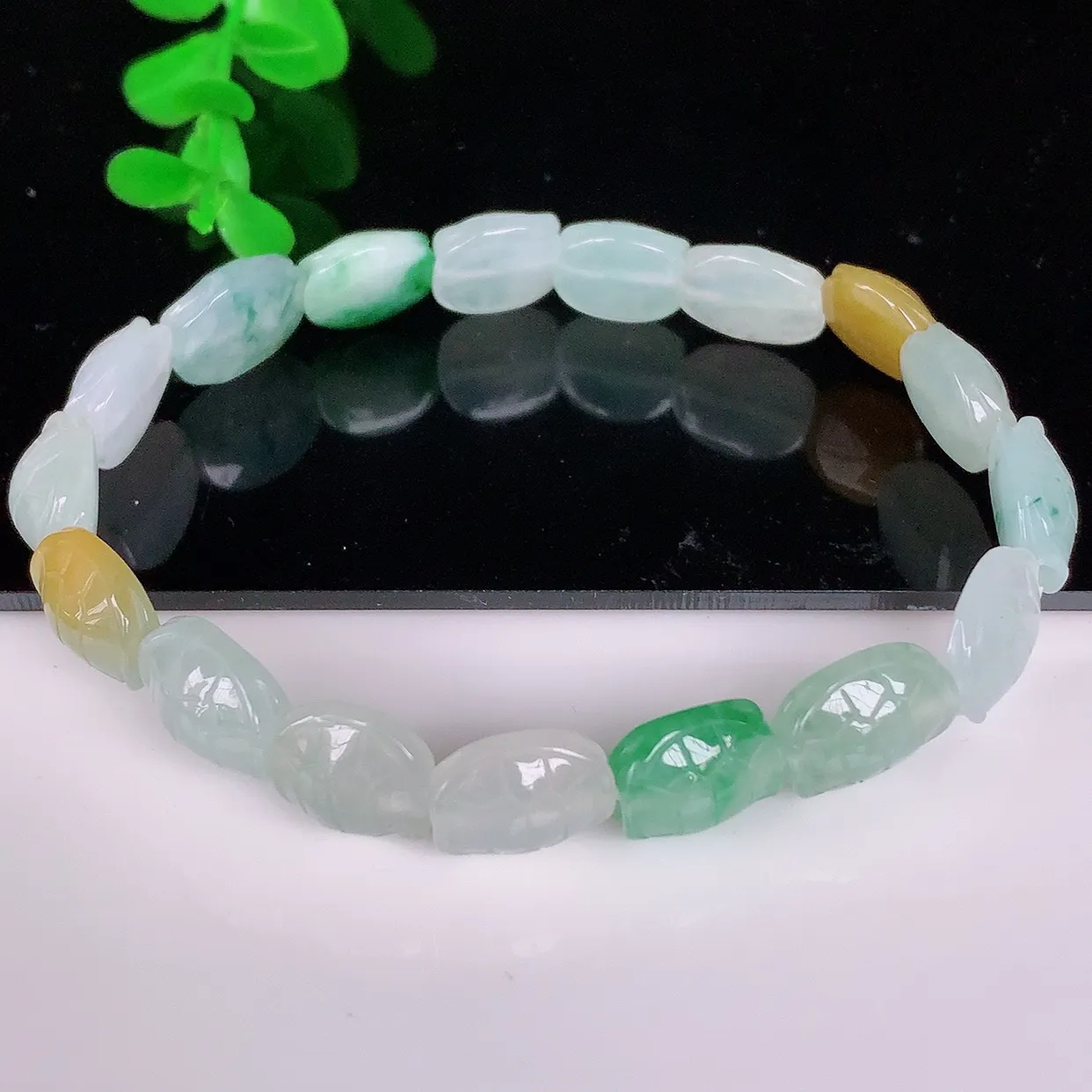 自然光实拍，冰润冰种三彩翡翠龟壳手串手链，富甲一方，种老水足，冰清玉润  颜色漂亮  #46.17取一尺寸12*10.5*5.5mm