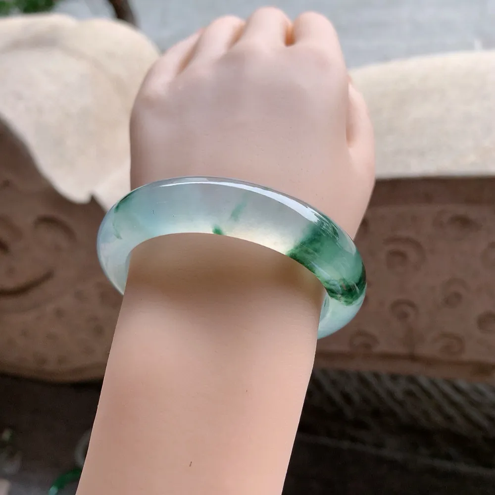 正圈玻璃种飘花  内圈一丝小纹 不影响  尺寸:55.2/13.3/9.2 荧光闪闪 起刚光 高品质