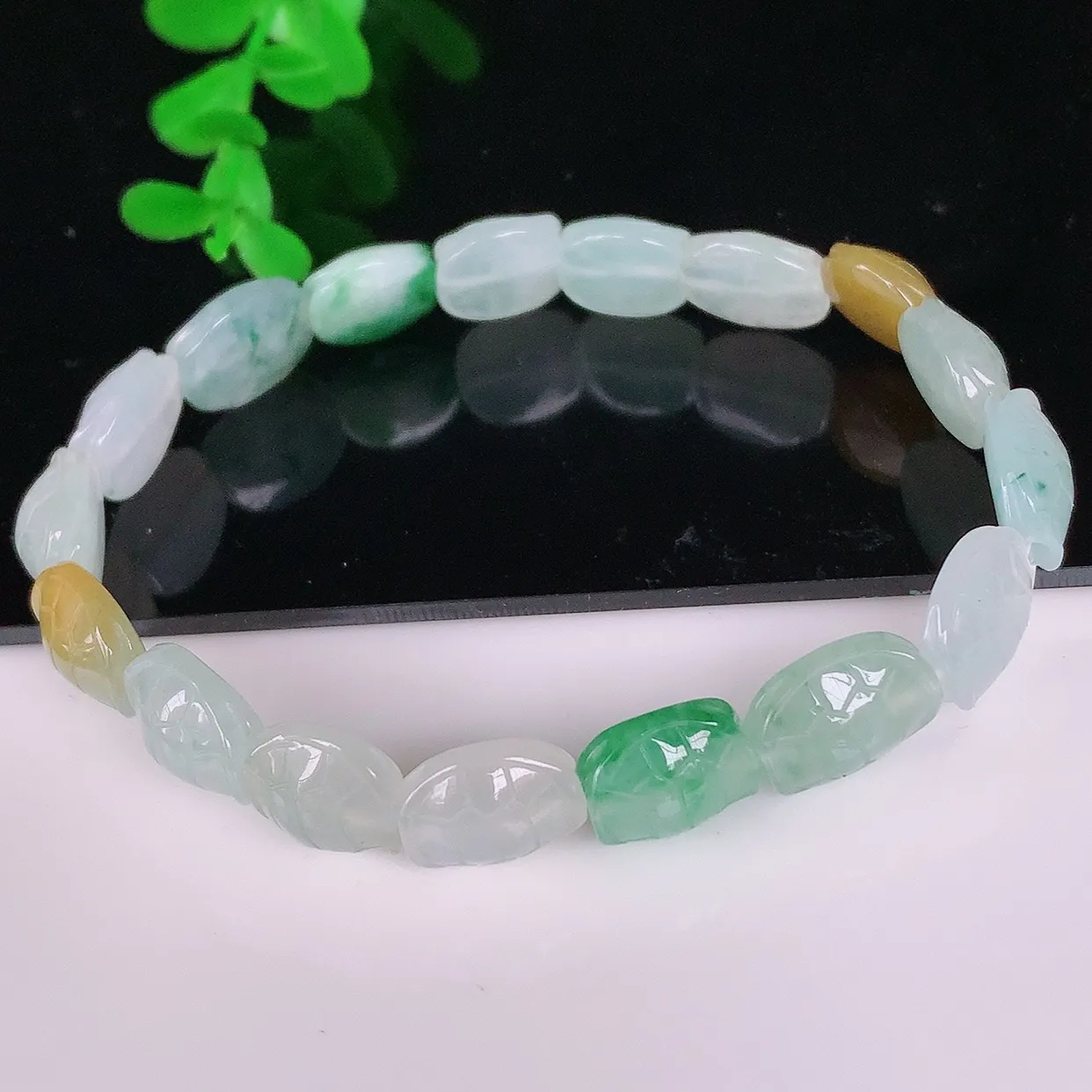 自然光实拍，冰润冰种三彩翡翠龟壳手串手链，富甲一方，种老水足，冰清玉润  颜色漂亮  #46.17取一尺寸12*10.5*5.5mm