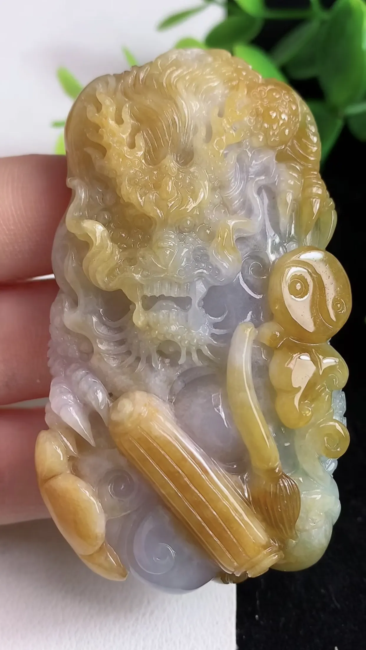 缅甸天然翡翠a货 老坑料起胶冰润 飘黄翡双彩霸气龙牌吊坠 大件厚装霸气 尺寸68-38-13.4mm y 63.08