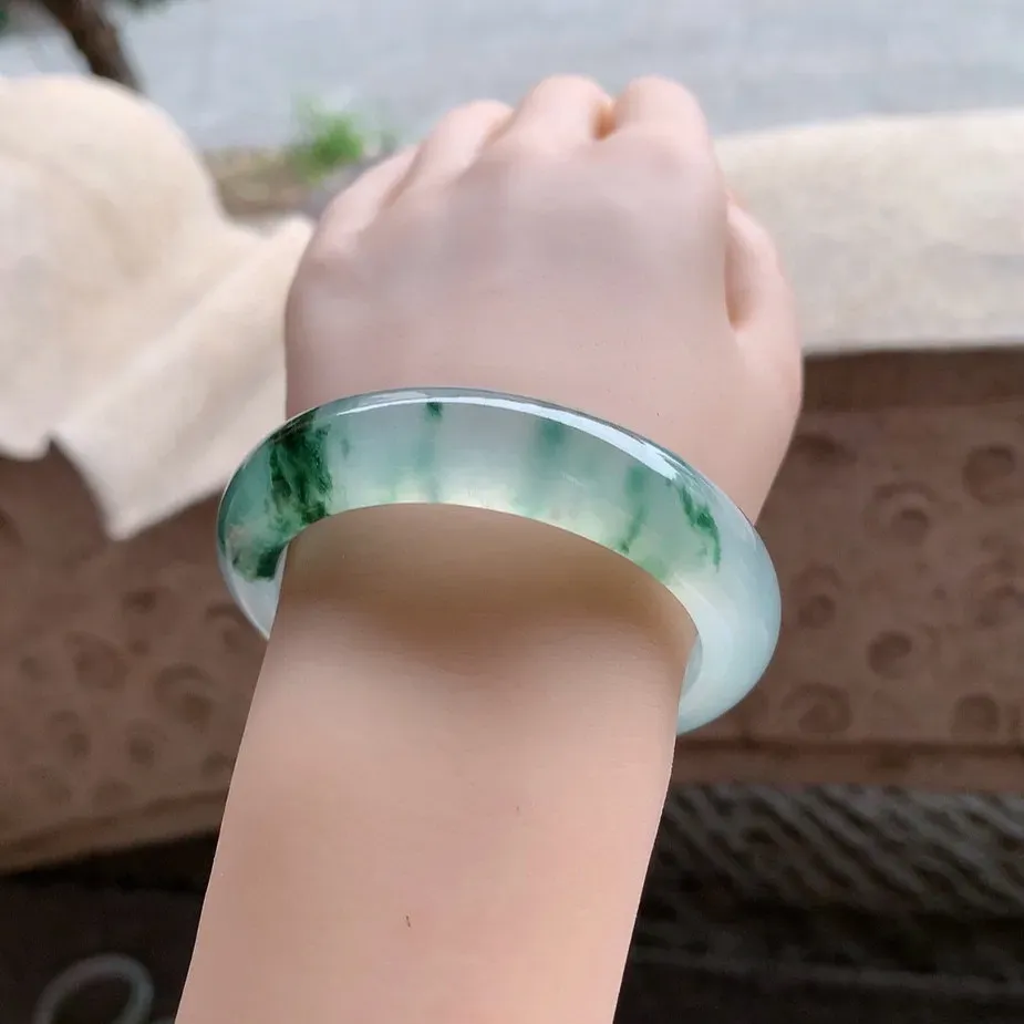 正圈玻璃种飘花  内圈一丝小纹 不影响  尺寸:55.2/13.3/9.2 荧光闪闪 起刚光 高品质
