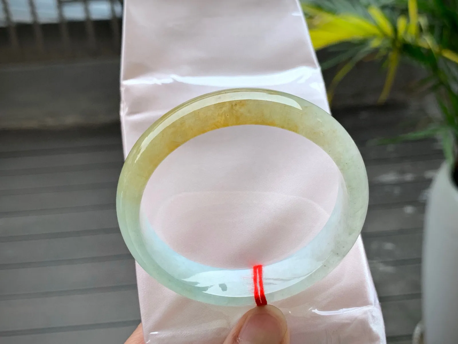  . 58-14-7.5mm
冰黄翡手镯，种老水佳，特色的一枚，颜色鲜艳，上手优秀，实物美丽哦，性