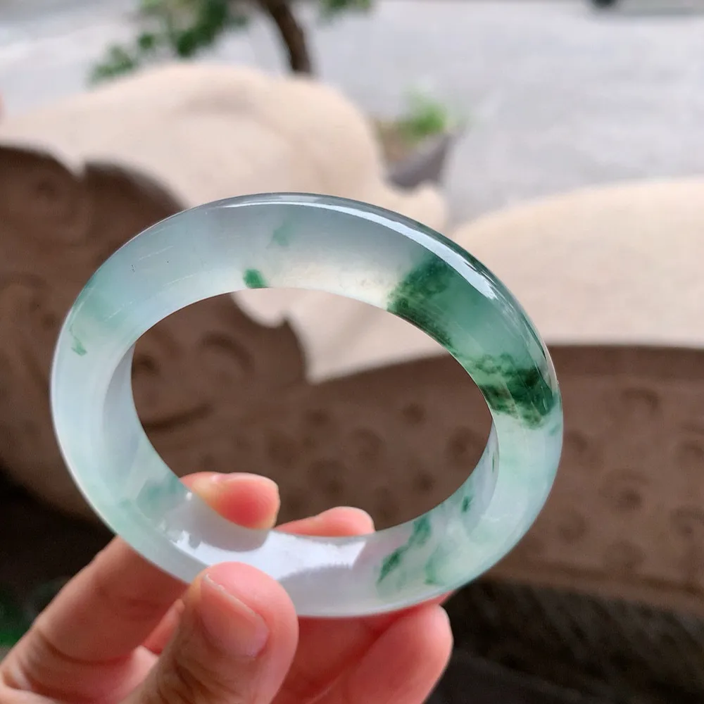 正圈玻璃种飘花  内圈一丝小纹 不影响  尺寸:55.2/13.3/9.2 荧光闪闪 起刚光 高品质