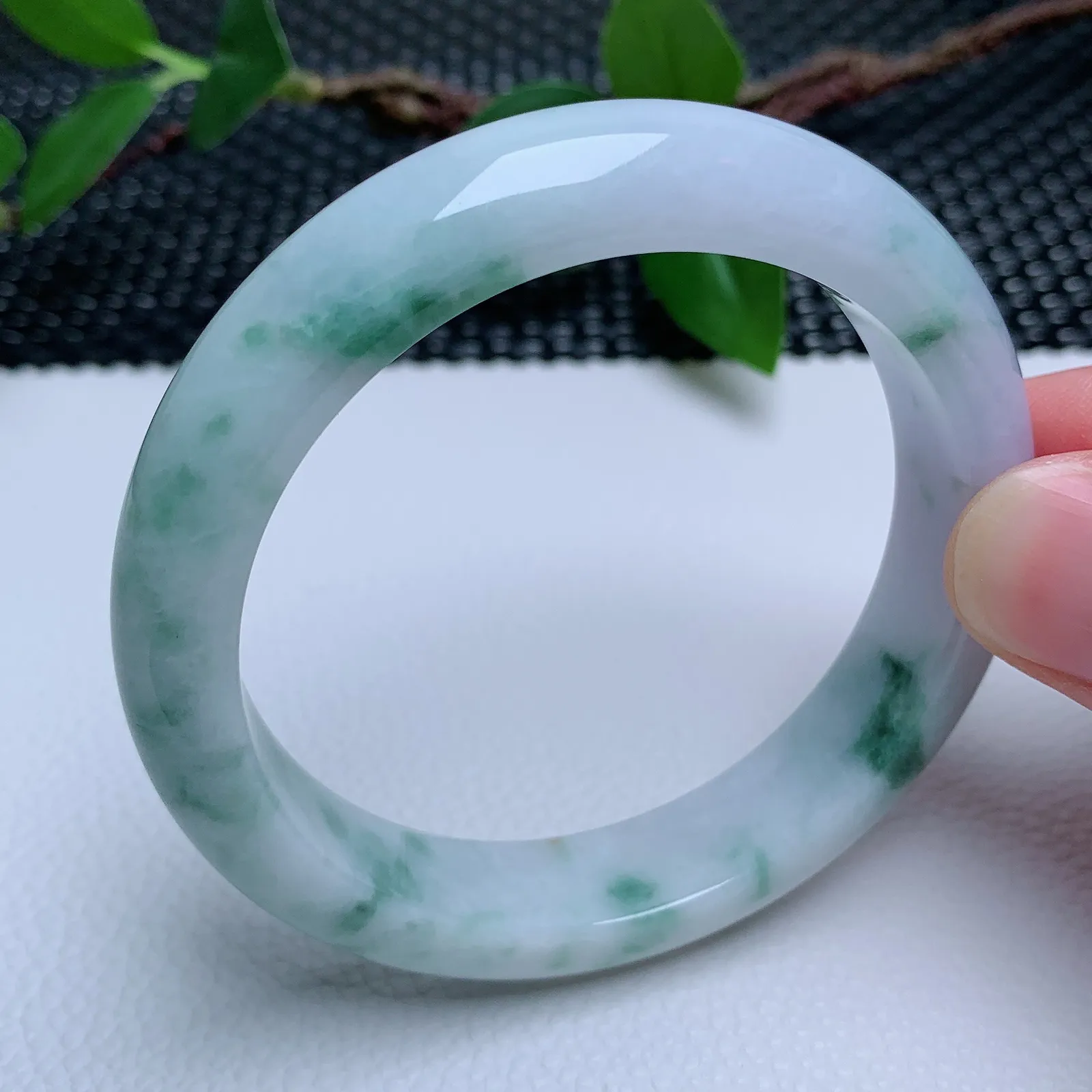 天然翡翠圈口57-58老坑淡紫飘花手镯 玉质细腻 种水好 尺寸：57.6-12.6-8.4mm  M77