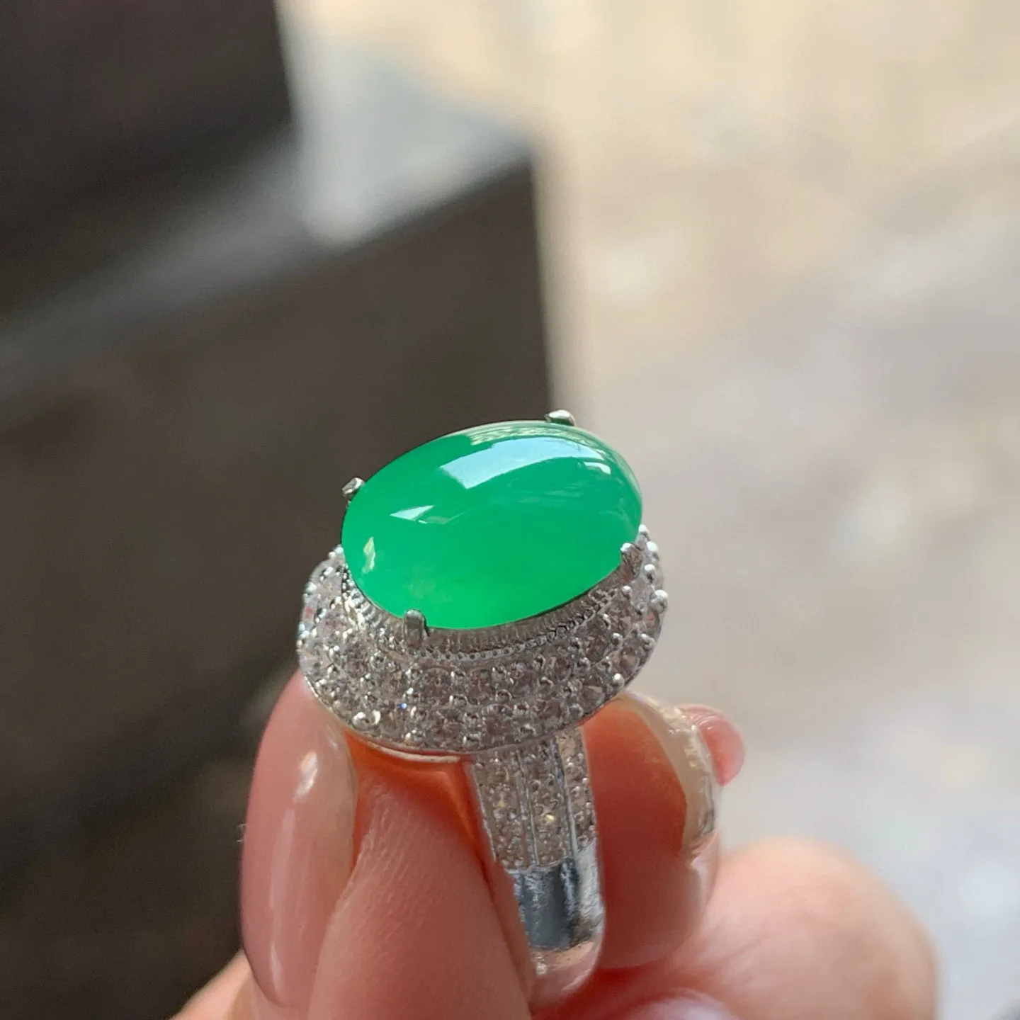 冰满色戒面
水润 铜托