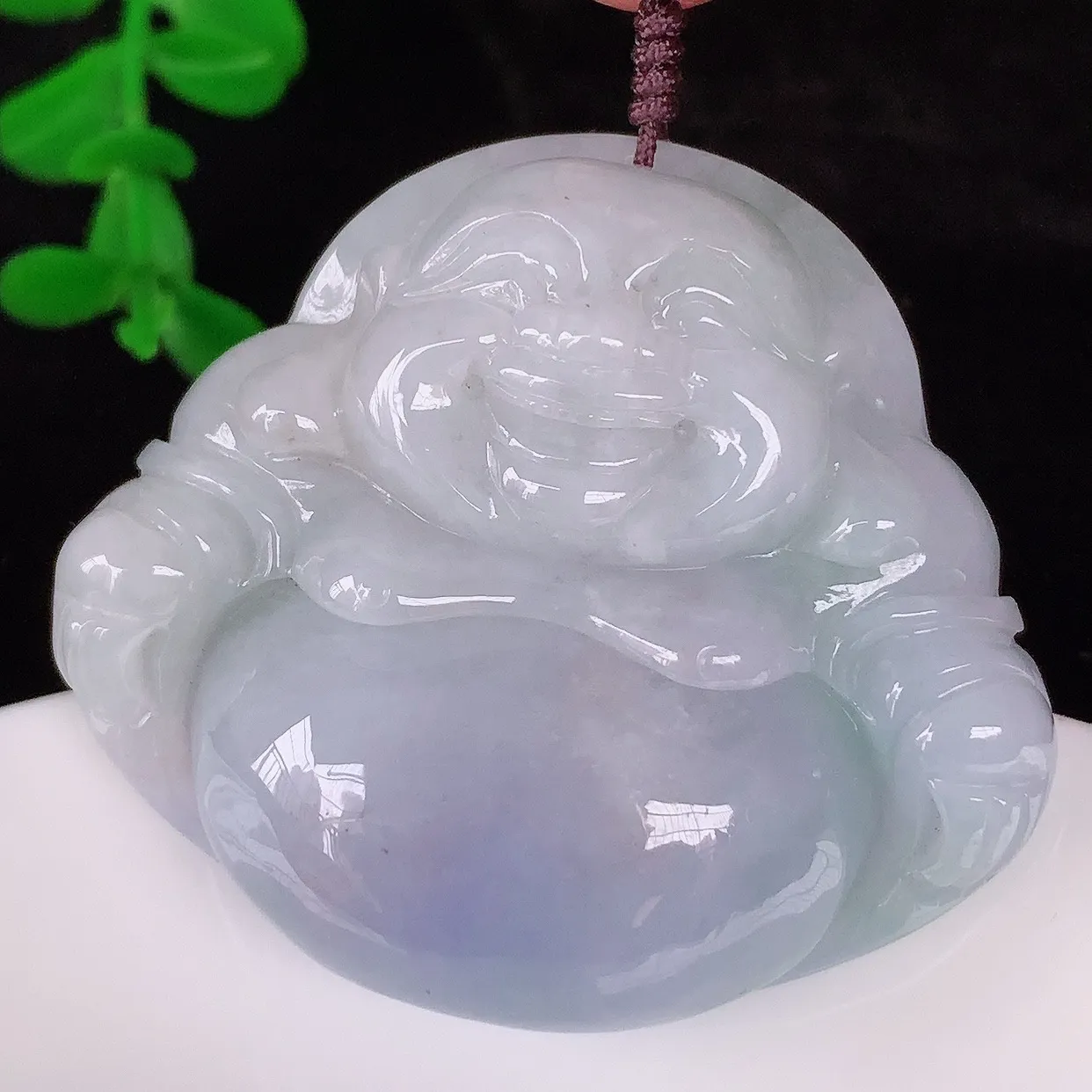 自然光实拍，大件厚装冰润冰糯种紫罗兰翡翠佛公吊坠，饱满， 佛公亦保平安，寓意有福（佛公）相伴，配戴优雅迷人！#41.17