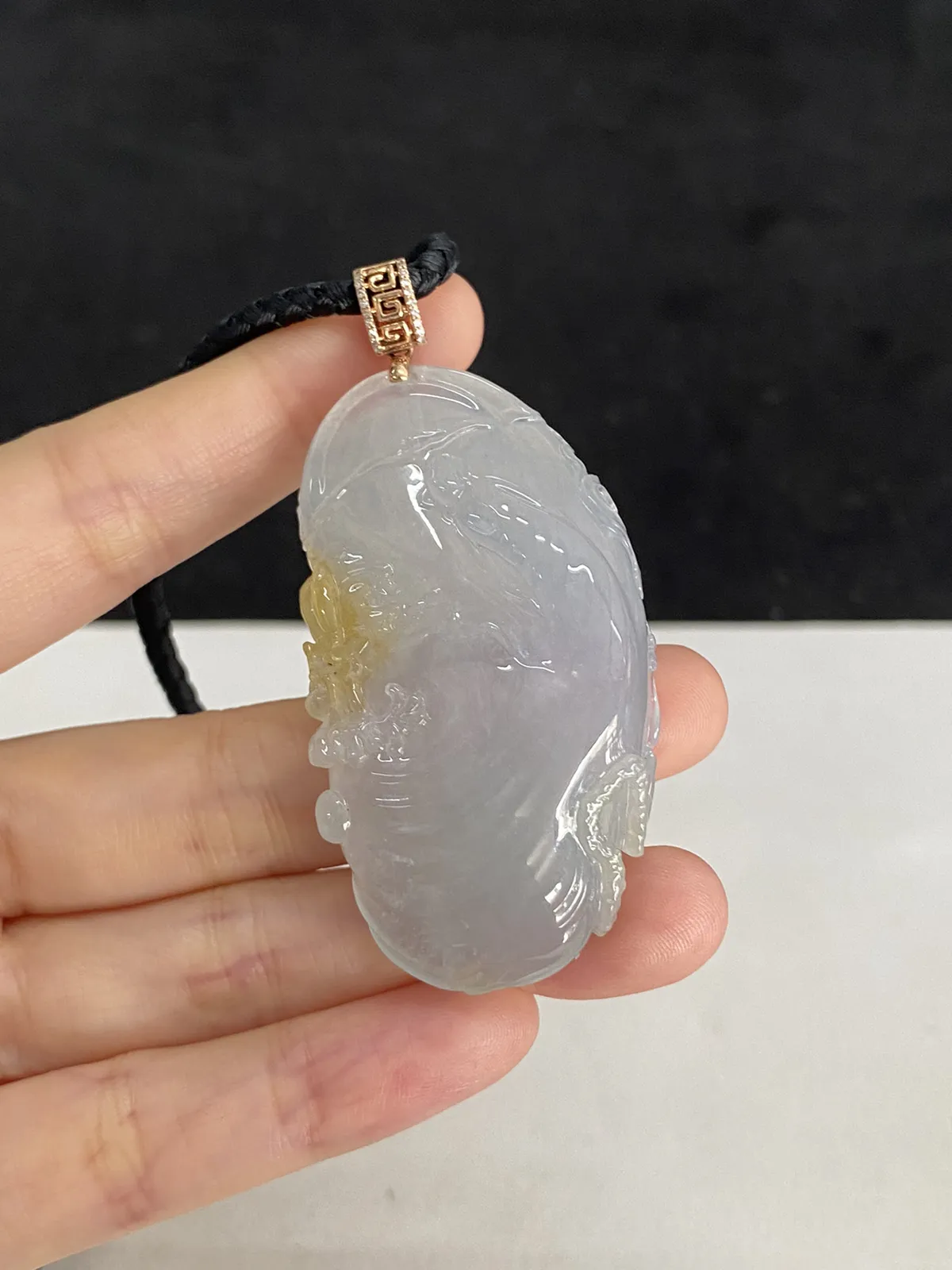 翡翠冰糯种白色吊坠，伴钻石