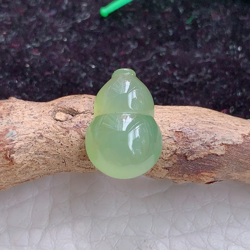 实拍f9镶嵌款缅甸翡翠A货冰绿葫芦 玉葫芦玉吊坠 玉挂件 尺寸16*10.8*6.3mm