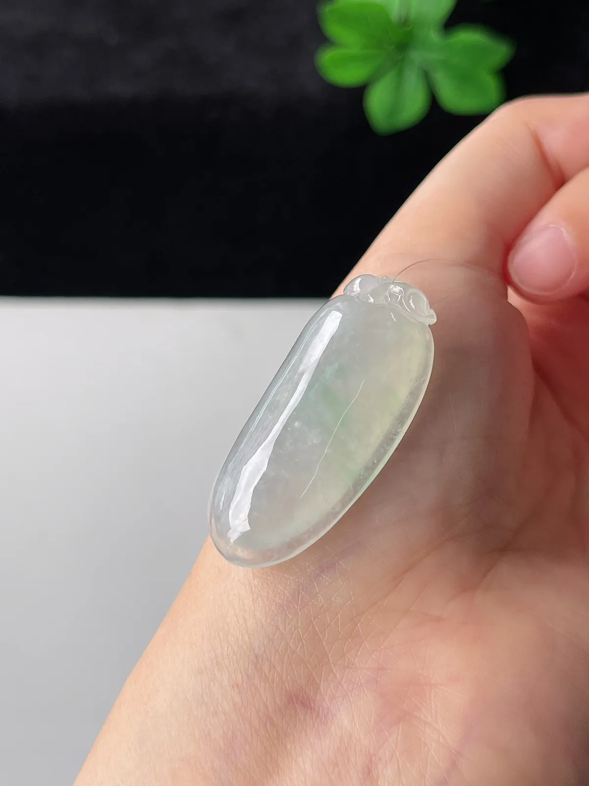 翡翠冰糯种飘绿福瓜