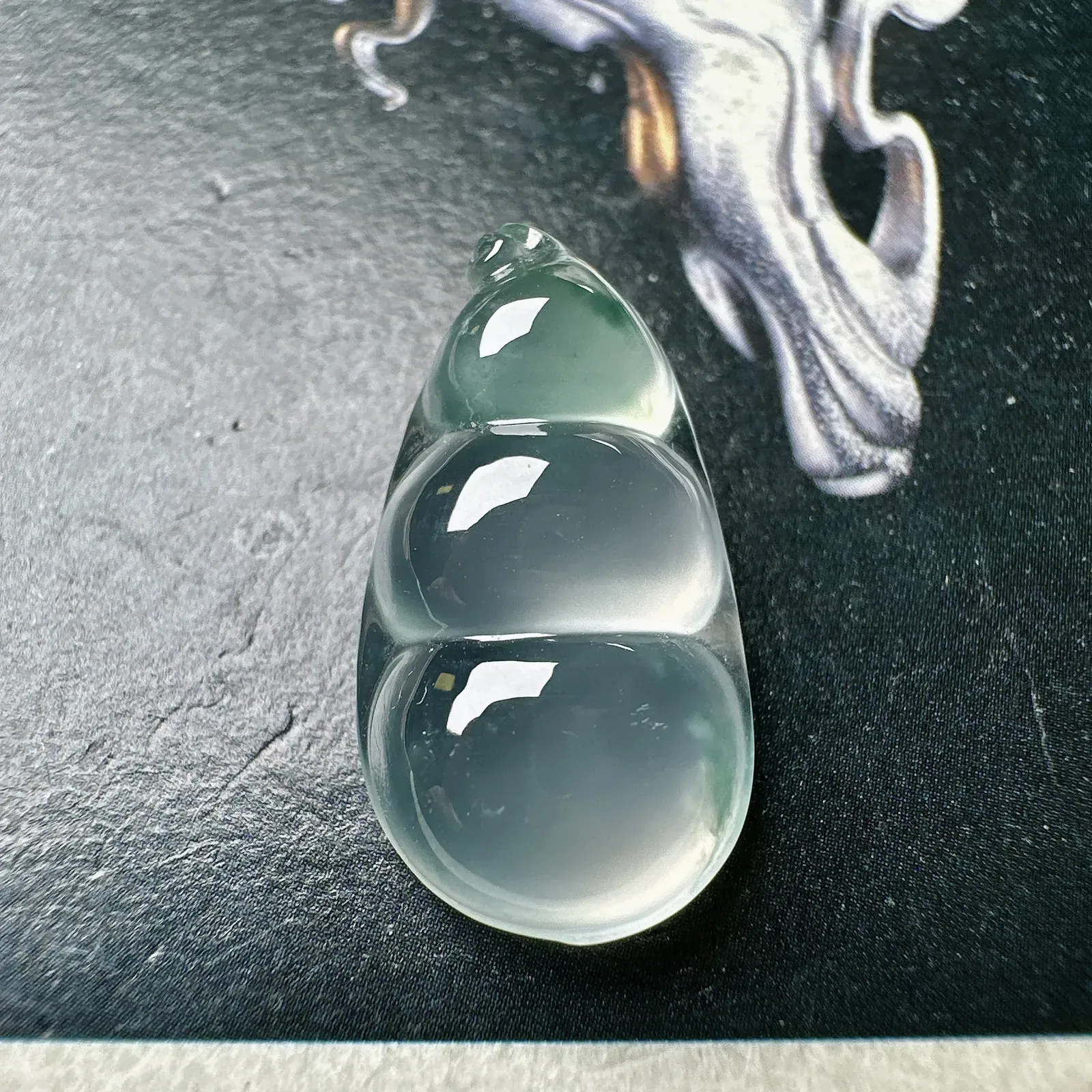 【玻璃飘花福豆】质地细腻，晶莹剔透，冰感十足，通透闪亮，收藏品质