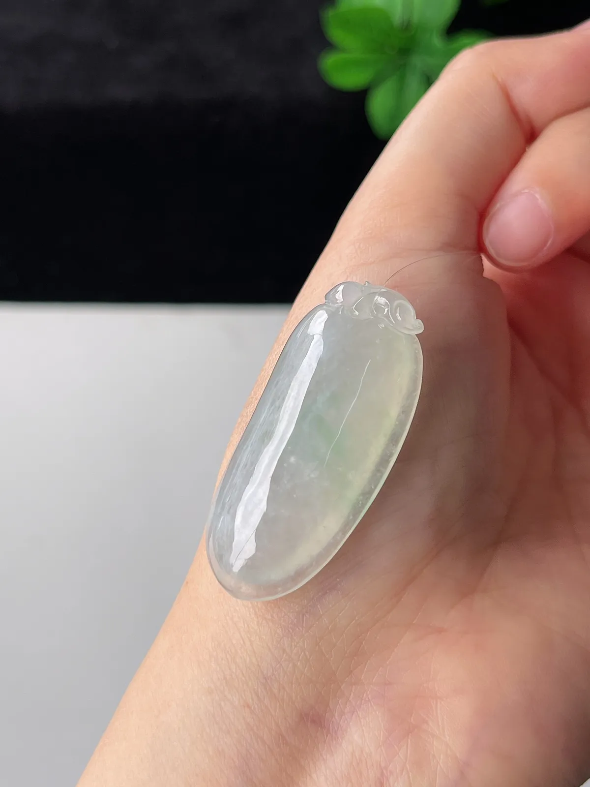 翡翠冰糯种飘绿福瓜